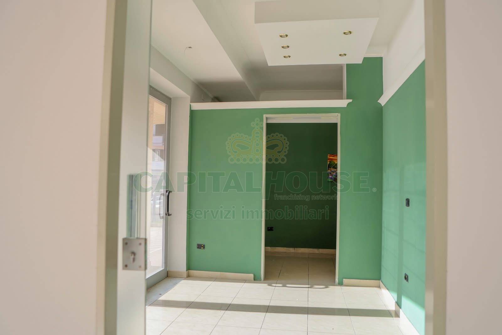 Ufficio in affitto a Santa Maria Capua Vetere, Zona Tribunale