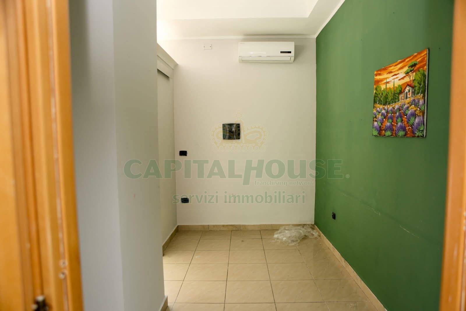 Ufficio in affitto a Santa Maria Capua Vetere, Zona Tribunale