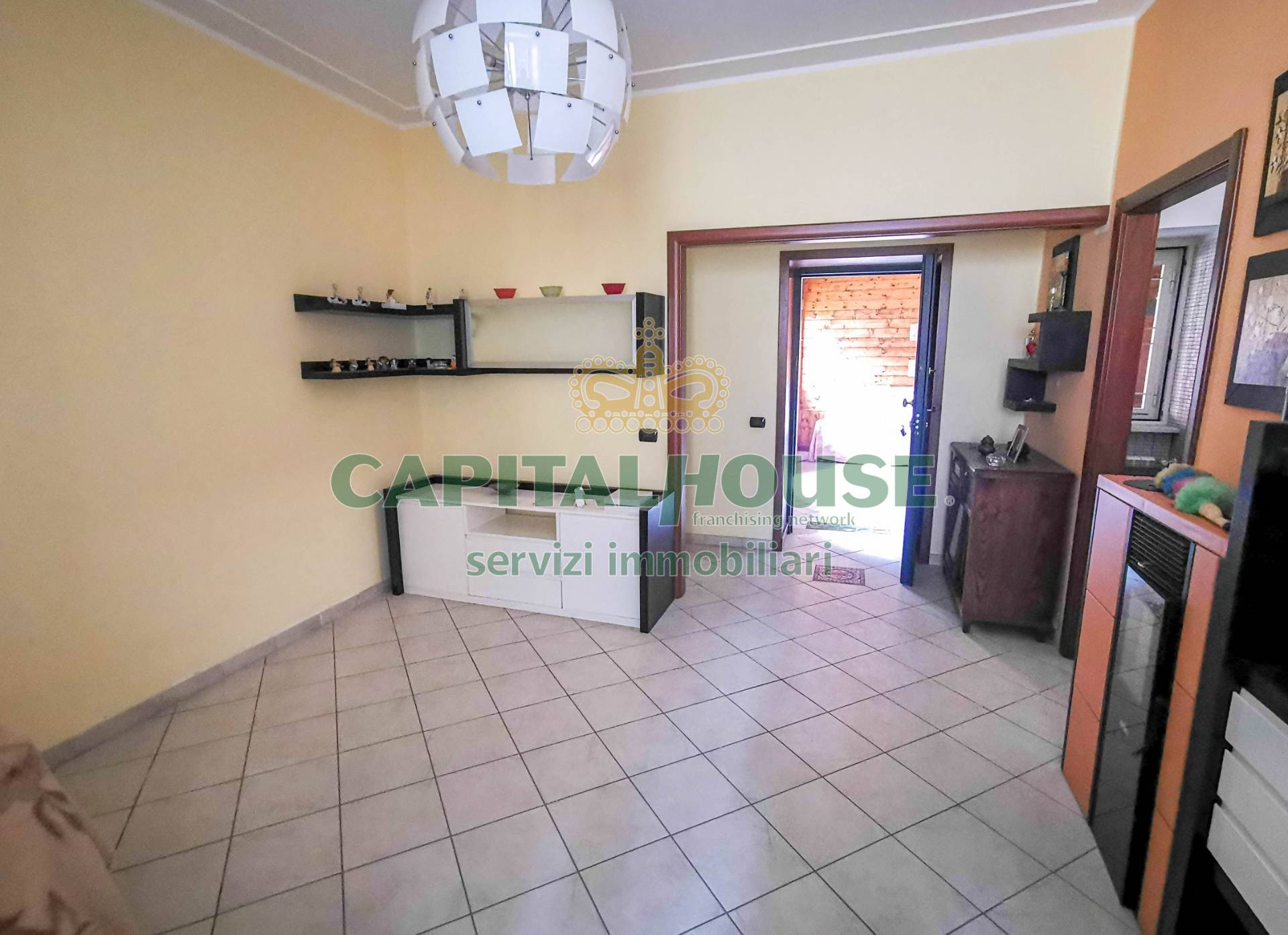 Appartamento in corte in vendita a San Prisco, Zona Centrale