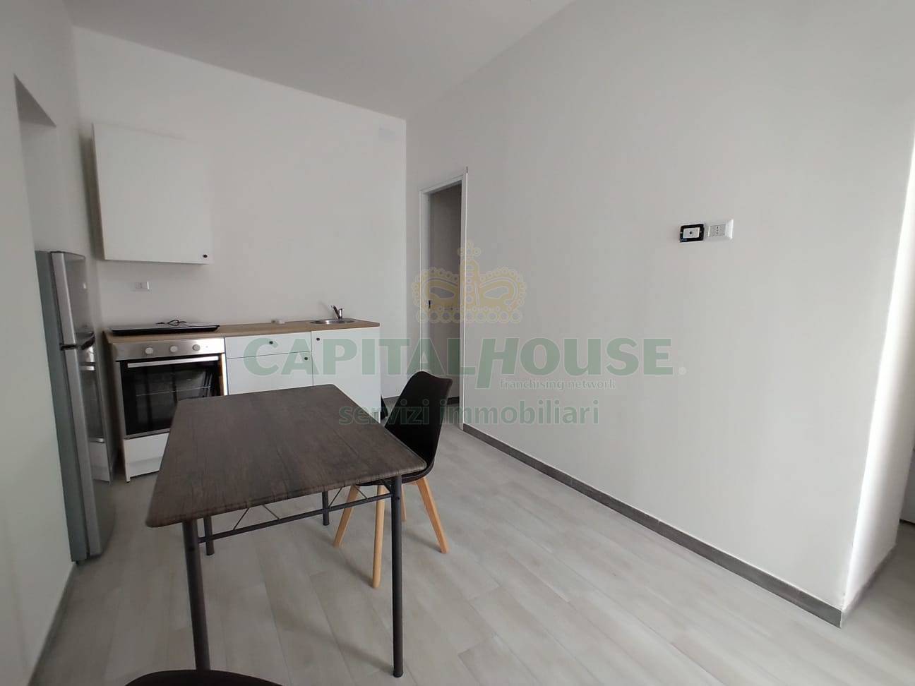 Appartamento in corte in affitto a San Prisco, Zona Centrale