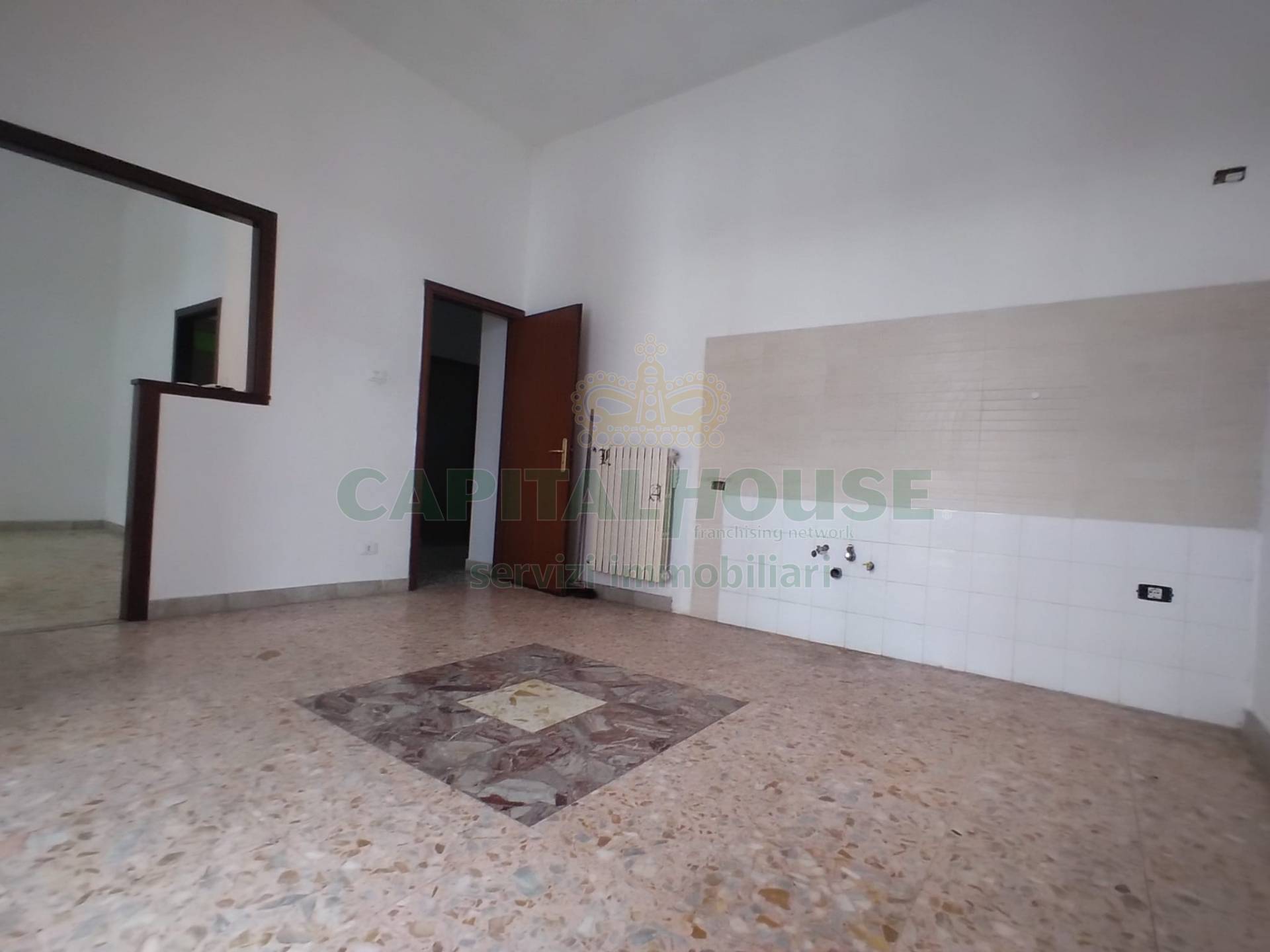 Appartamento in affitto a San Prisco, Zona Centrale