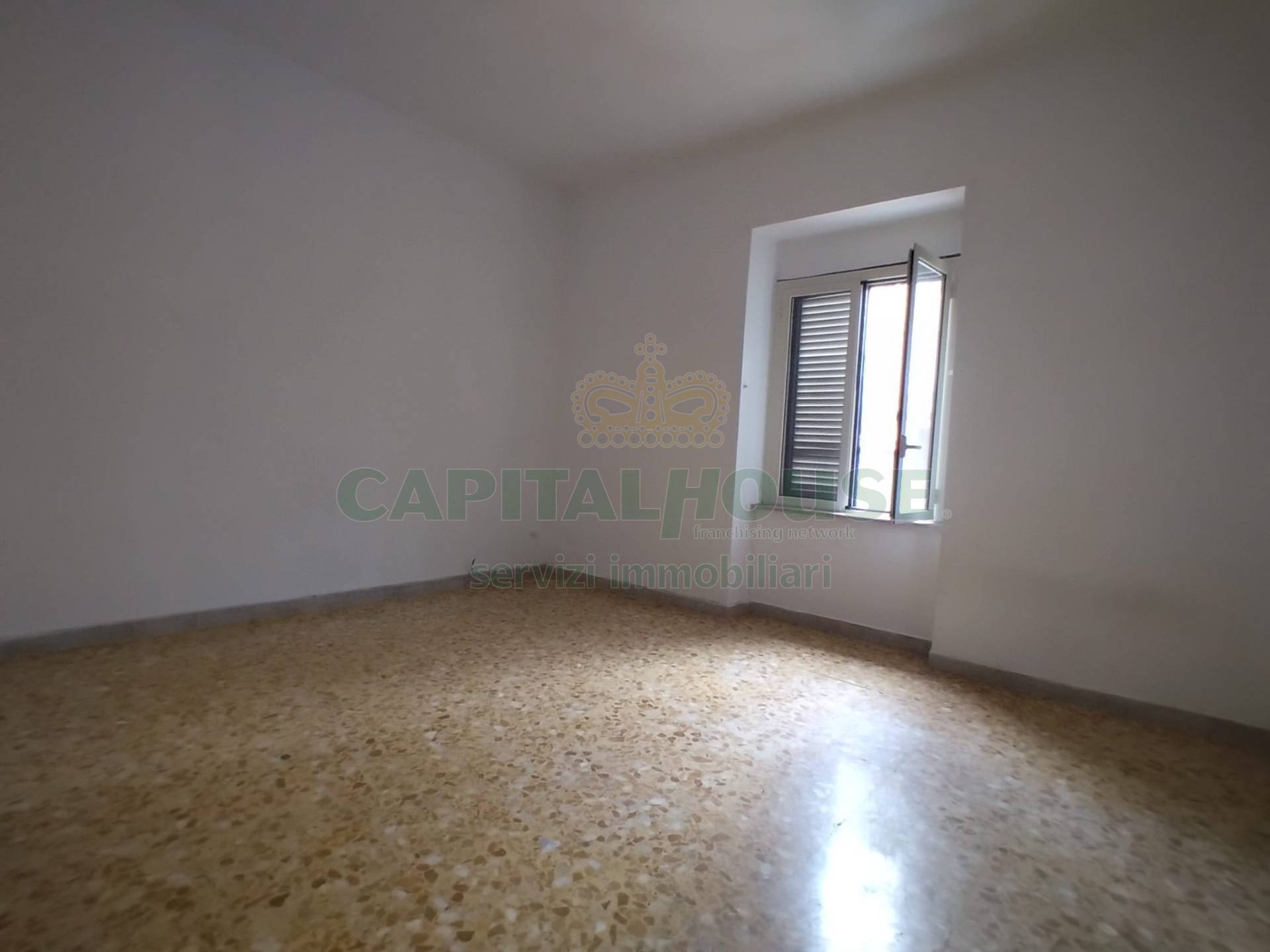 Appartamento in affitto a San Prisco, Zona Centrale