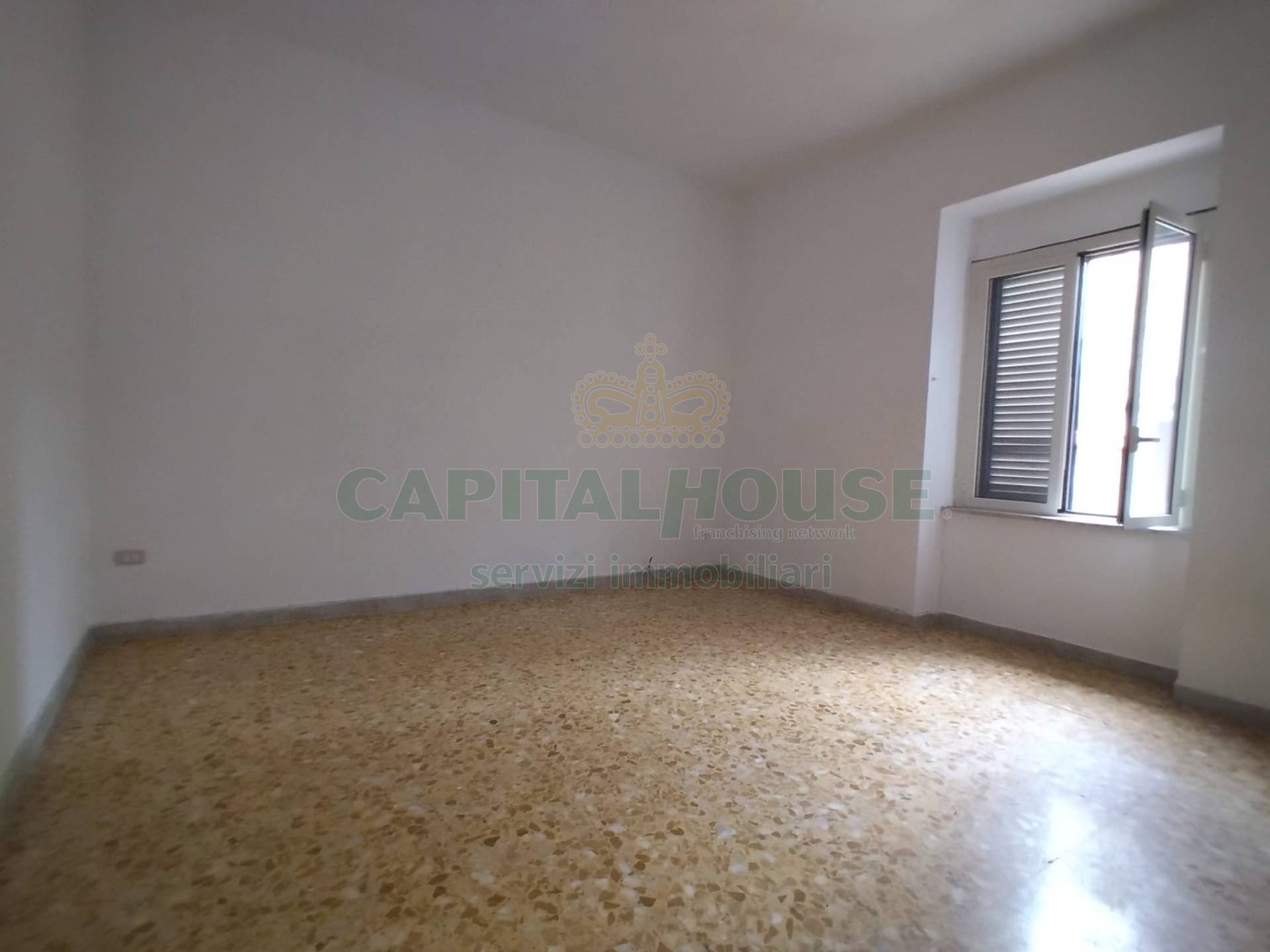 Appartamento in affitto a San Prisco, Zona Centrale
