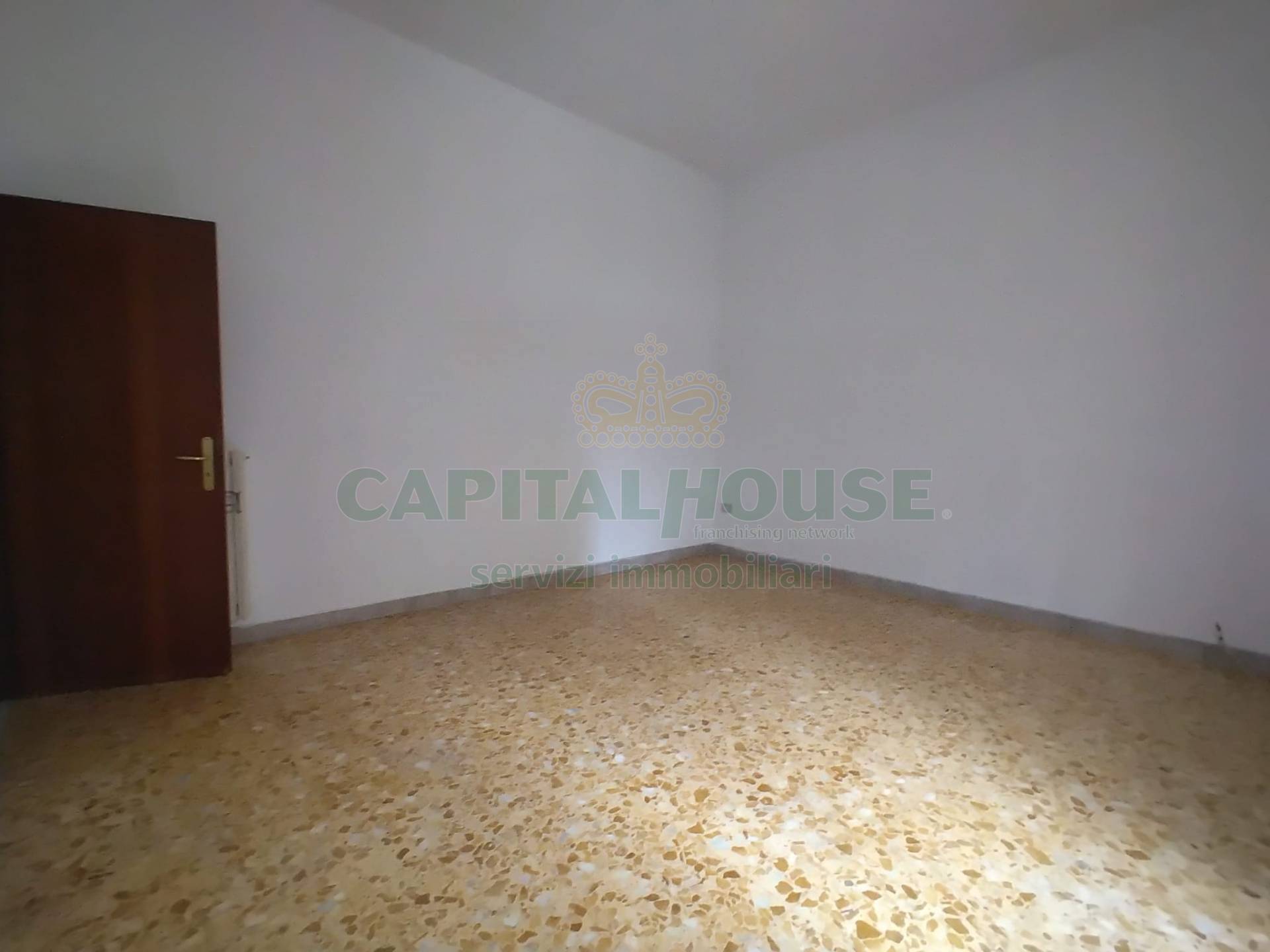 Appartamento in affitto a San Prisco, Zona Centrale
