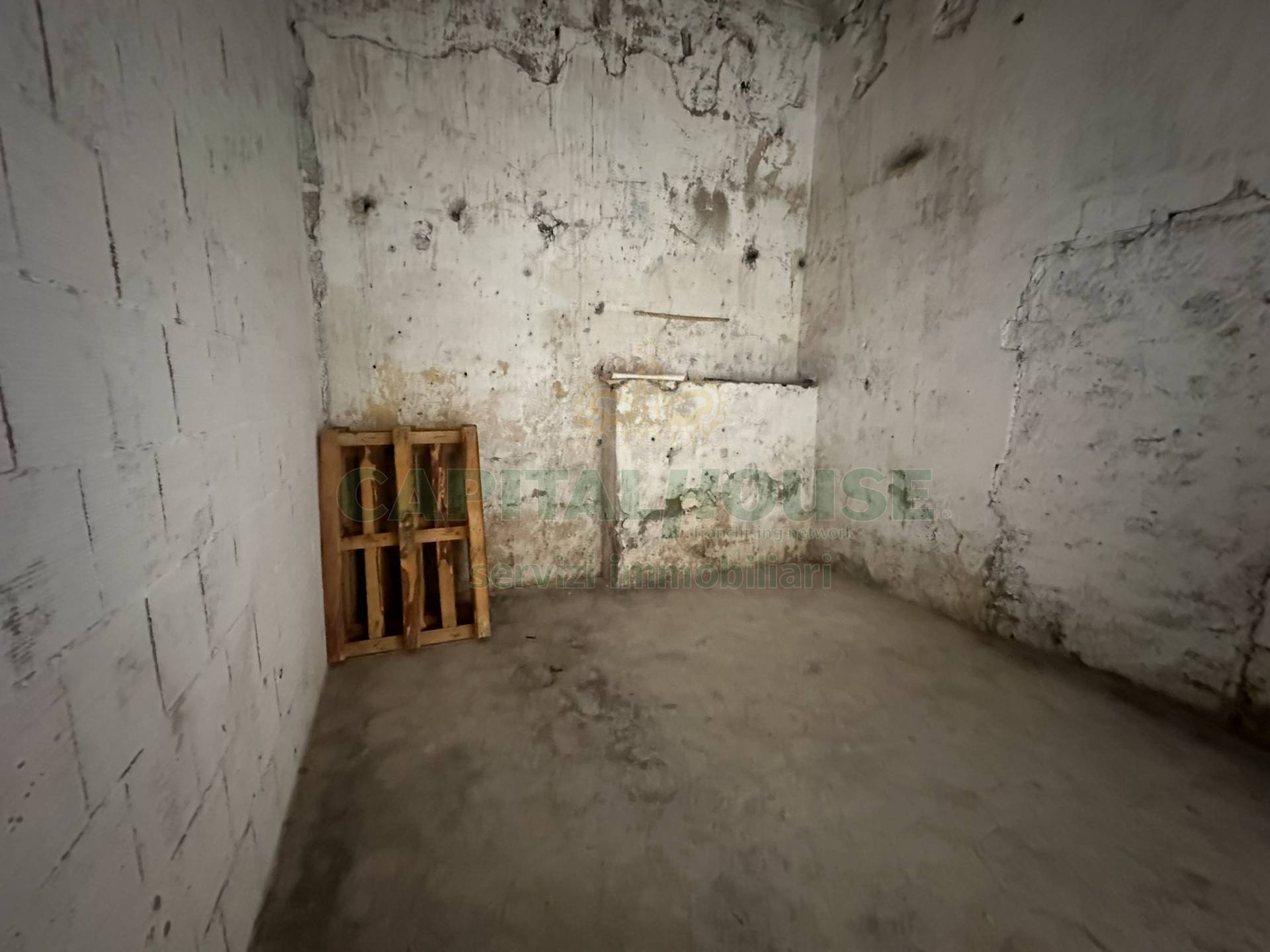 Box o garage in vendita a Capua