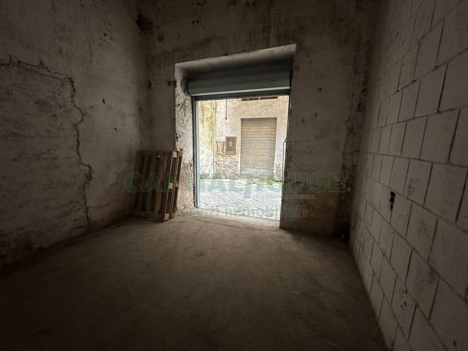 Box o garage in vendita a Capua