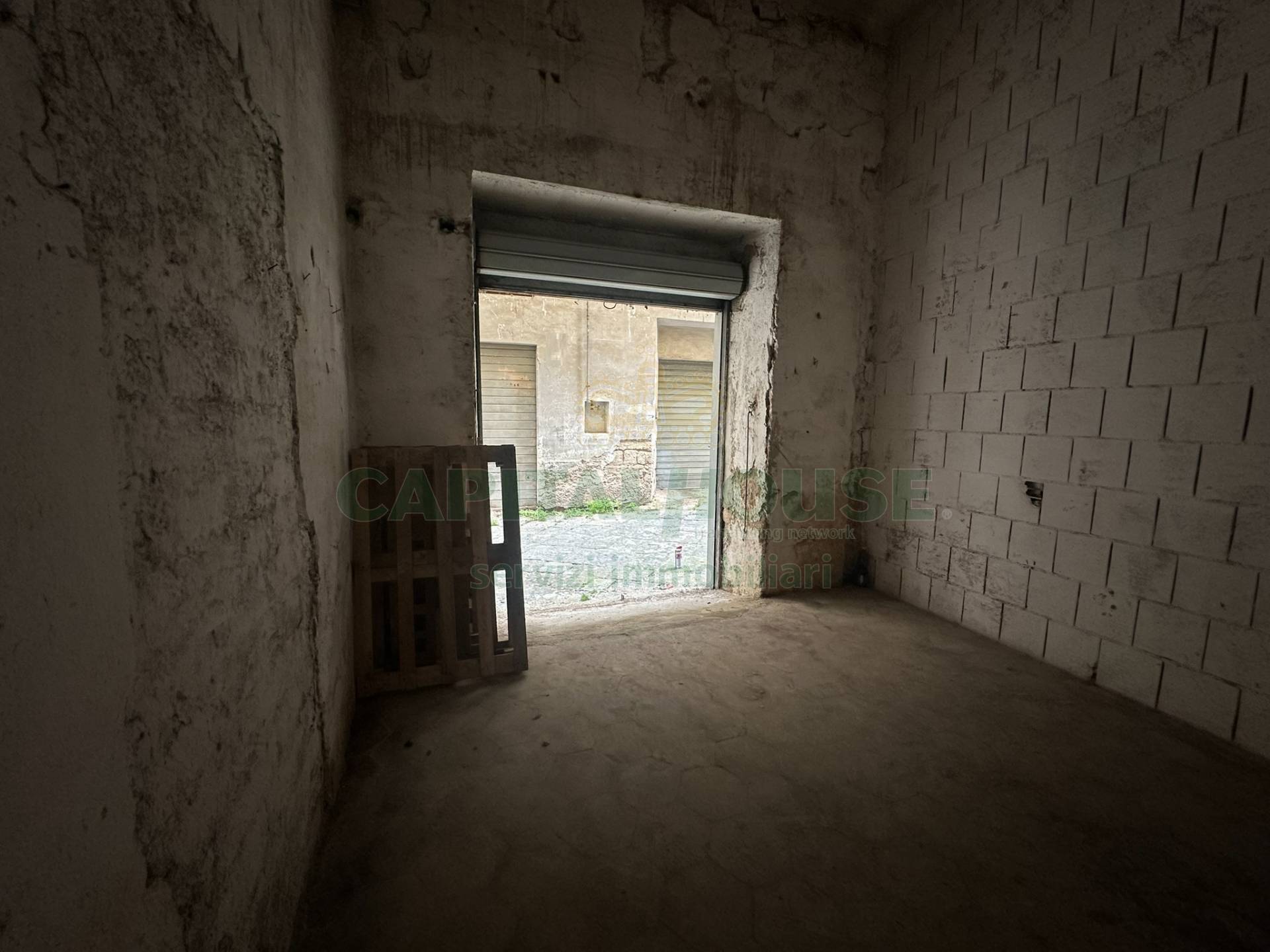 Box o garage in vendita a Capua