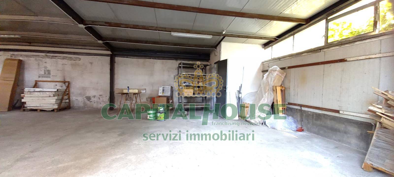 Magazzino in affitto a San Prisco, Zona Piscina