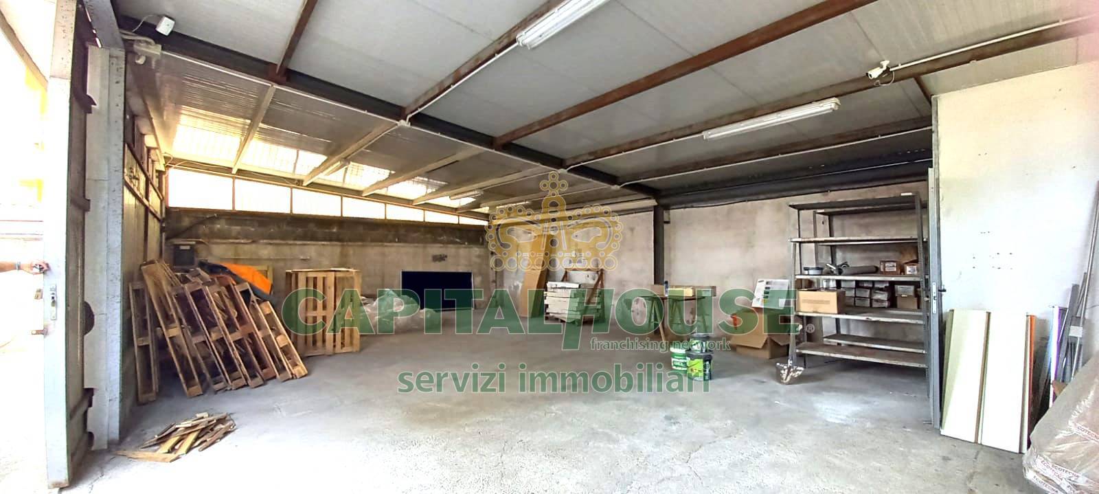 Magazzino in affitto a San Prisco, Zona Piscina
