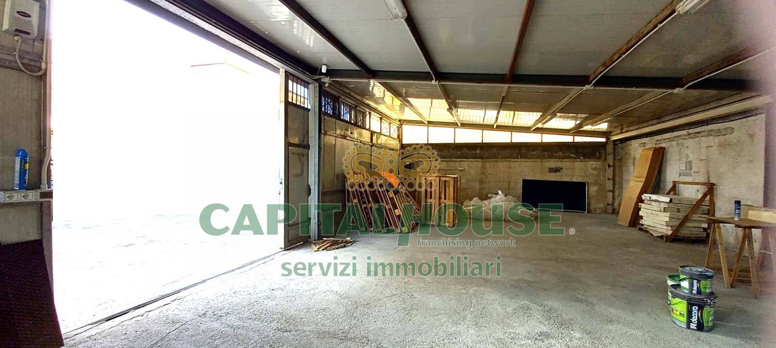 Magazzino in affitto a San Prisco, Zona Piscina