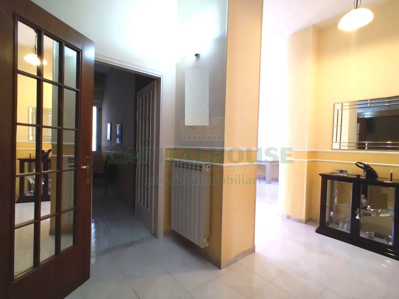 Appartamento in corte in affitto a San Prisco, Zona Centrale
