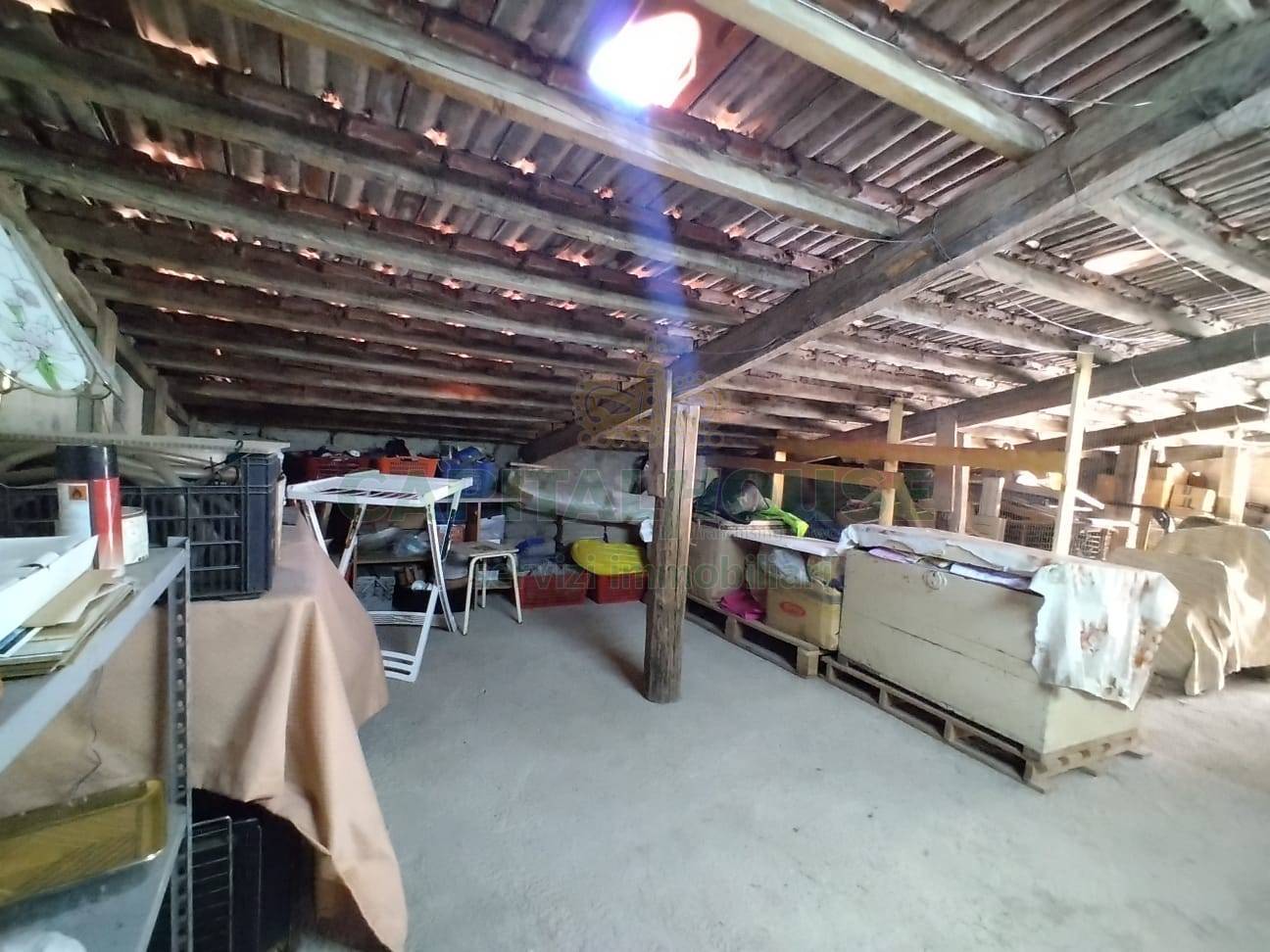 Appartamento in corte in affitto a San Prisco, Zona Centrale