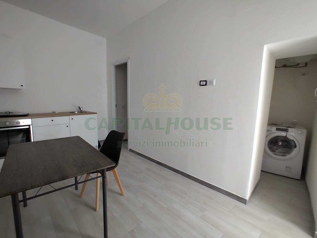 Appartamento in corte in affitto a San Prisco, Zona Centrale