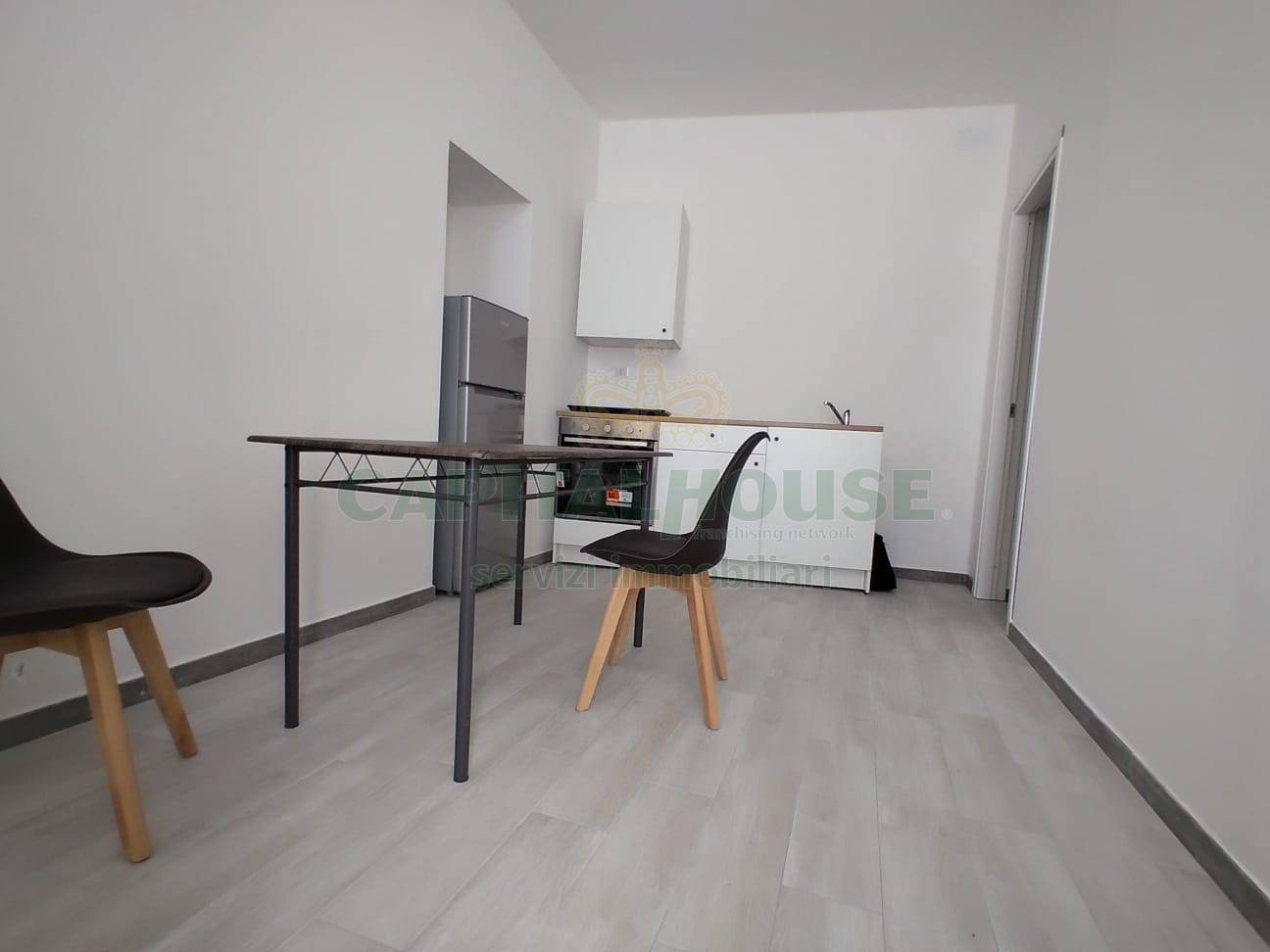 Appartamento in corte in affitto a San Prisco, Zona Centrale