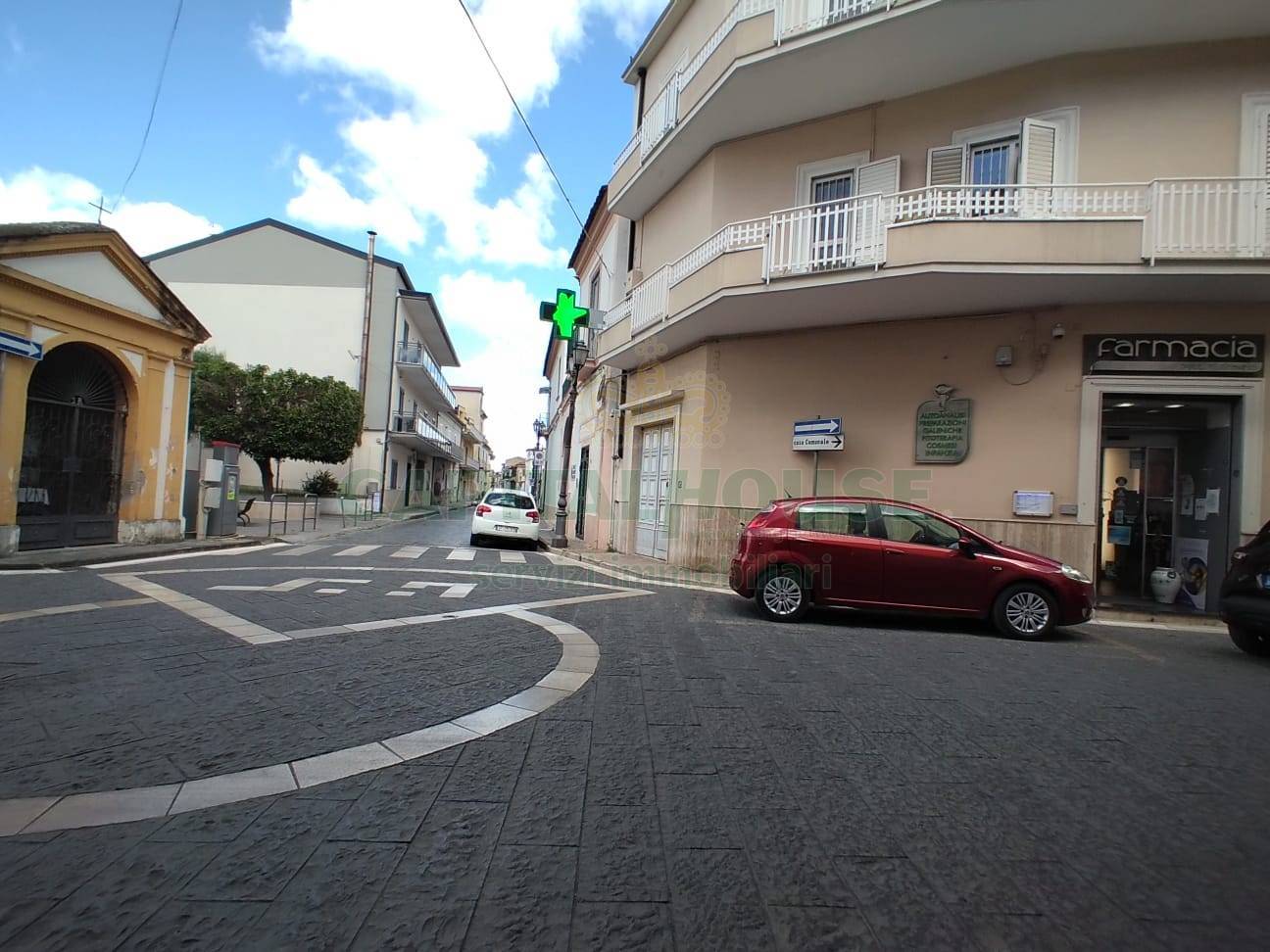 Appartamento in corte in affitto a San Prisco, Zona Centrale