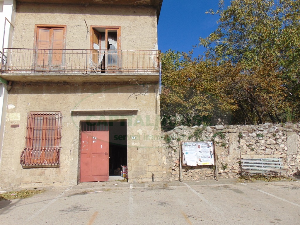 Casa indipendente da ristrutturare a Avella