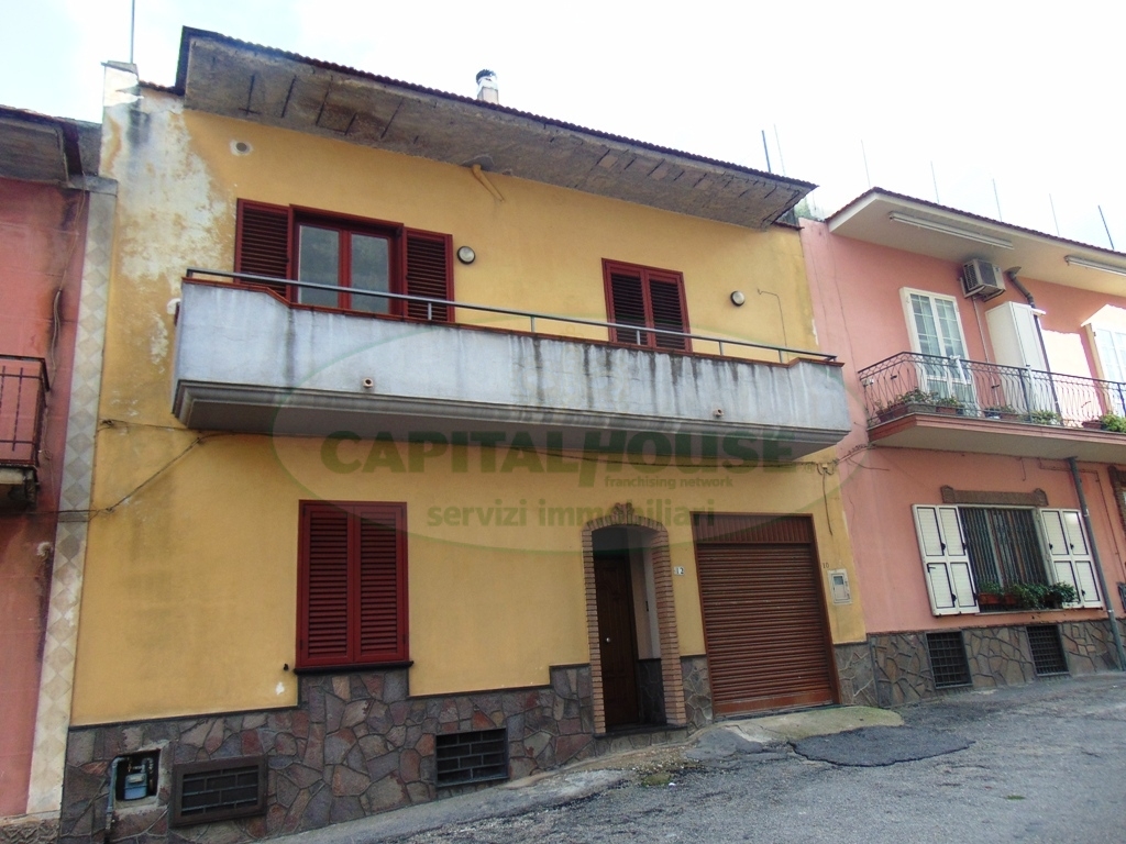 Casa indipendente con terrazzo a Avella