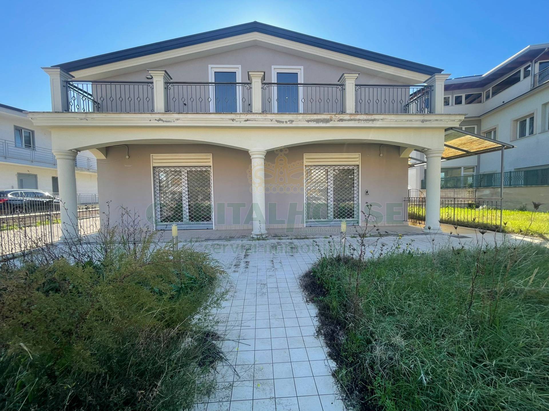 Commerciale in affitto a Sperone