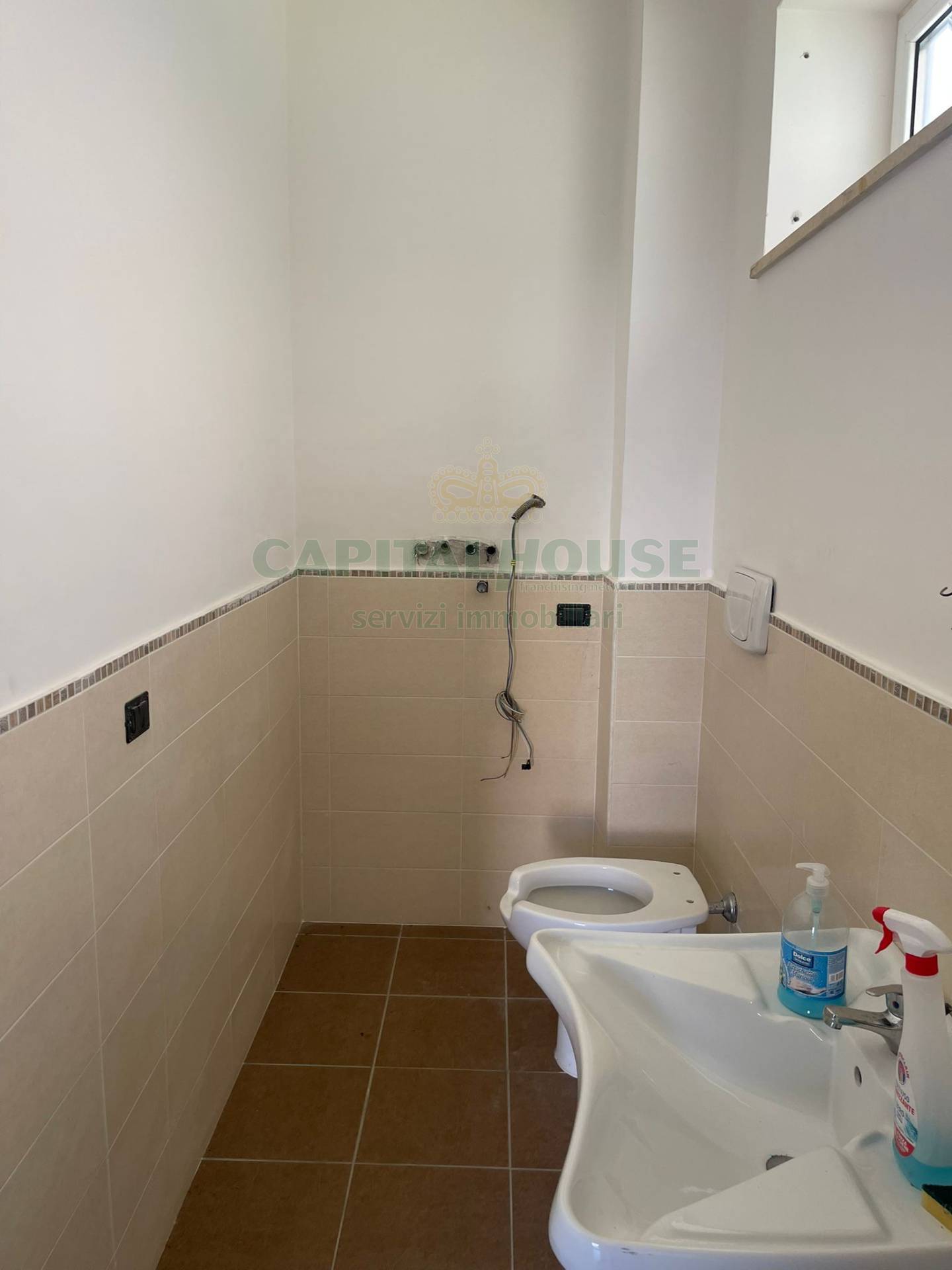 Commerciale in affitto a Sperone