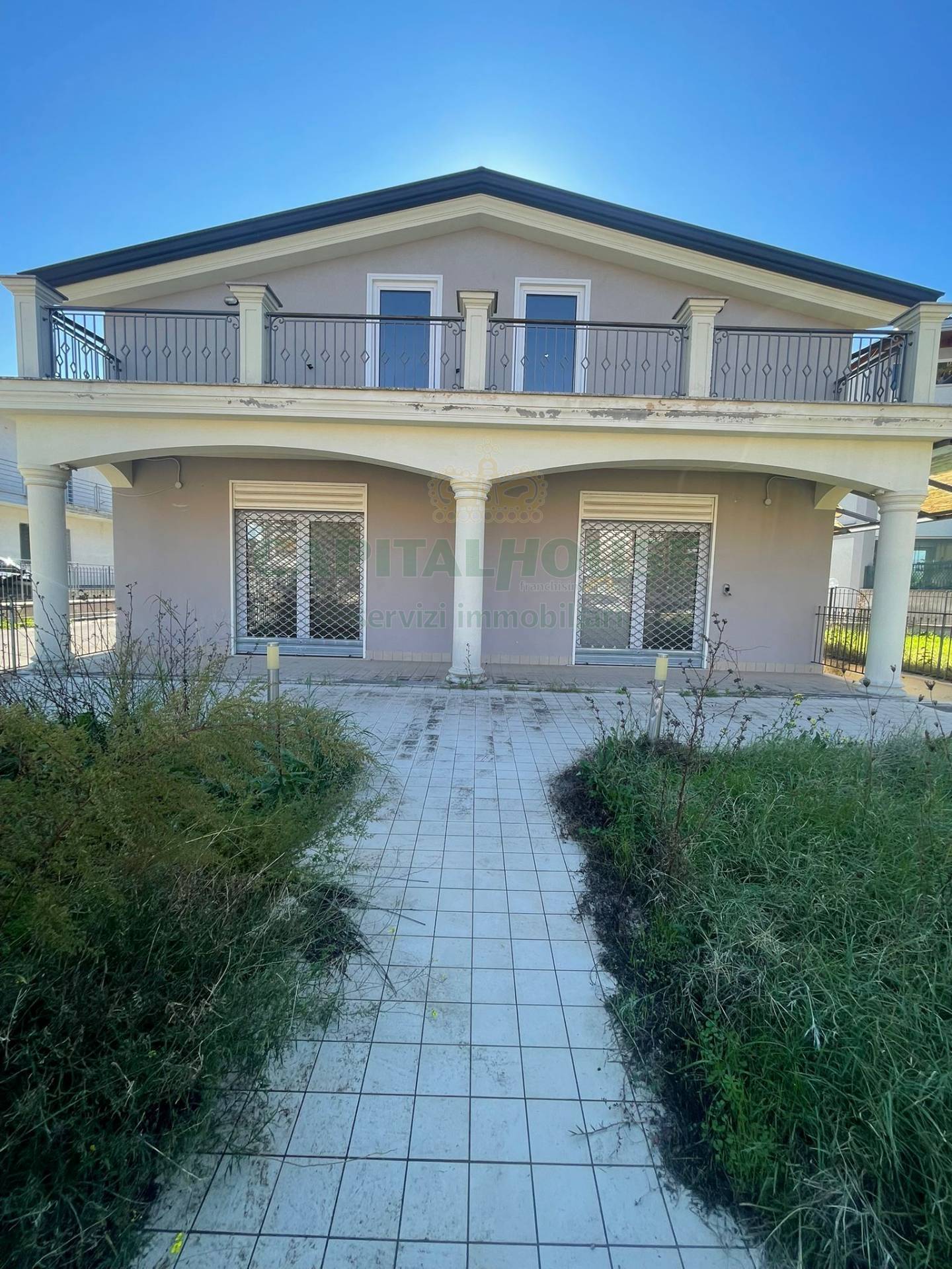 Commerciale in affitto a Sperone