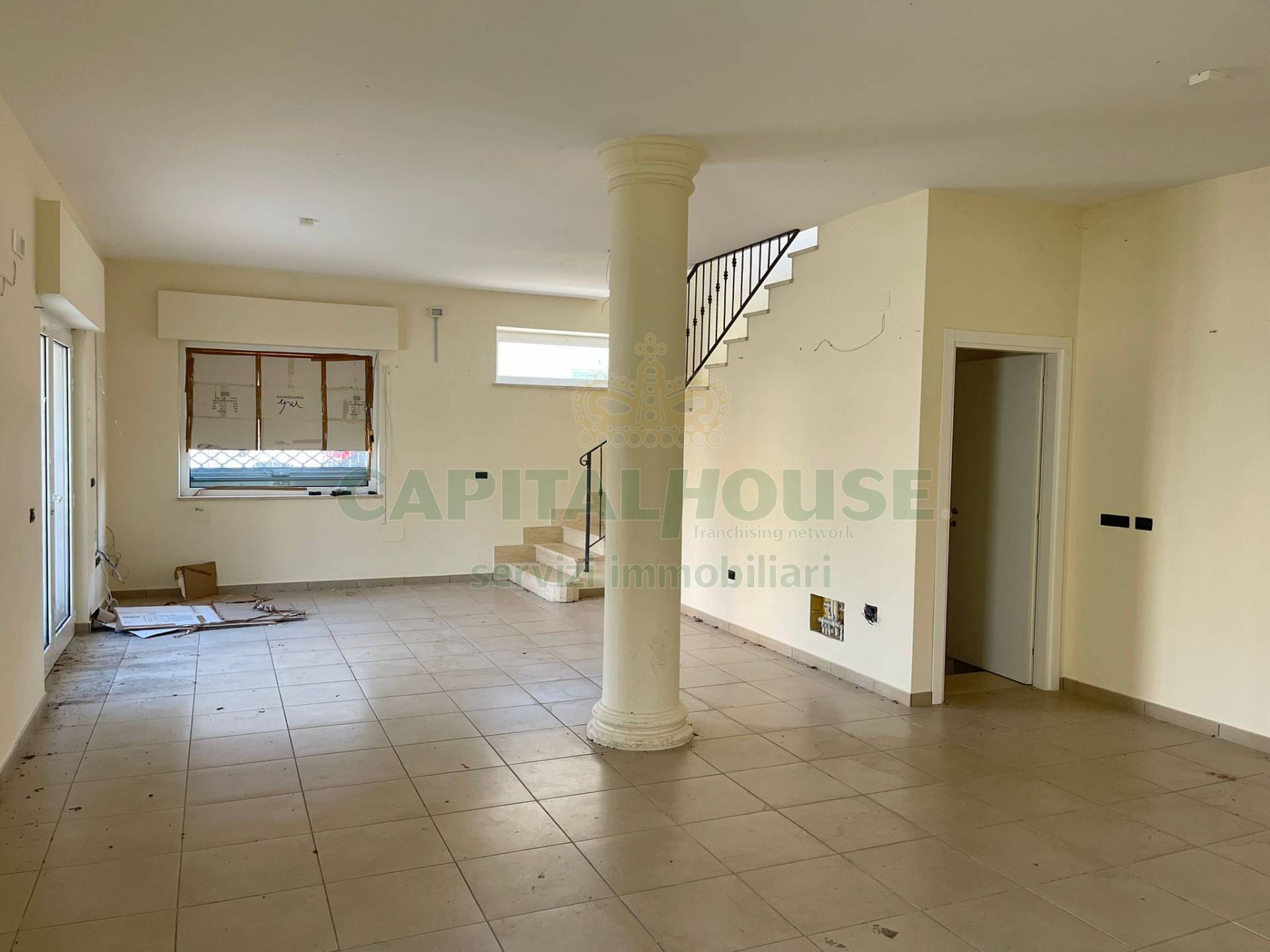 Commerciale in affitto a Sperone