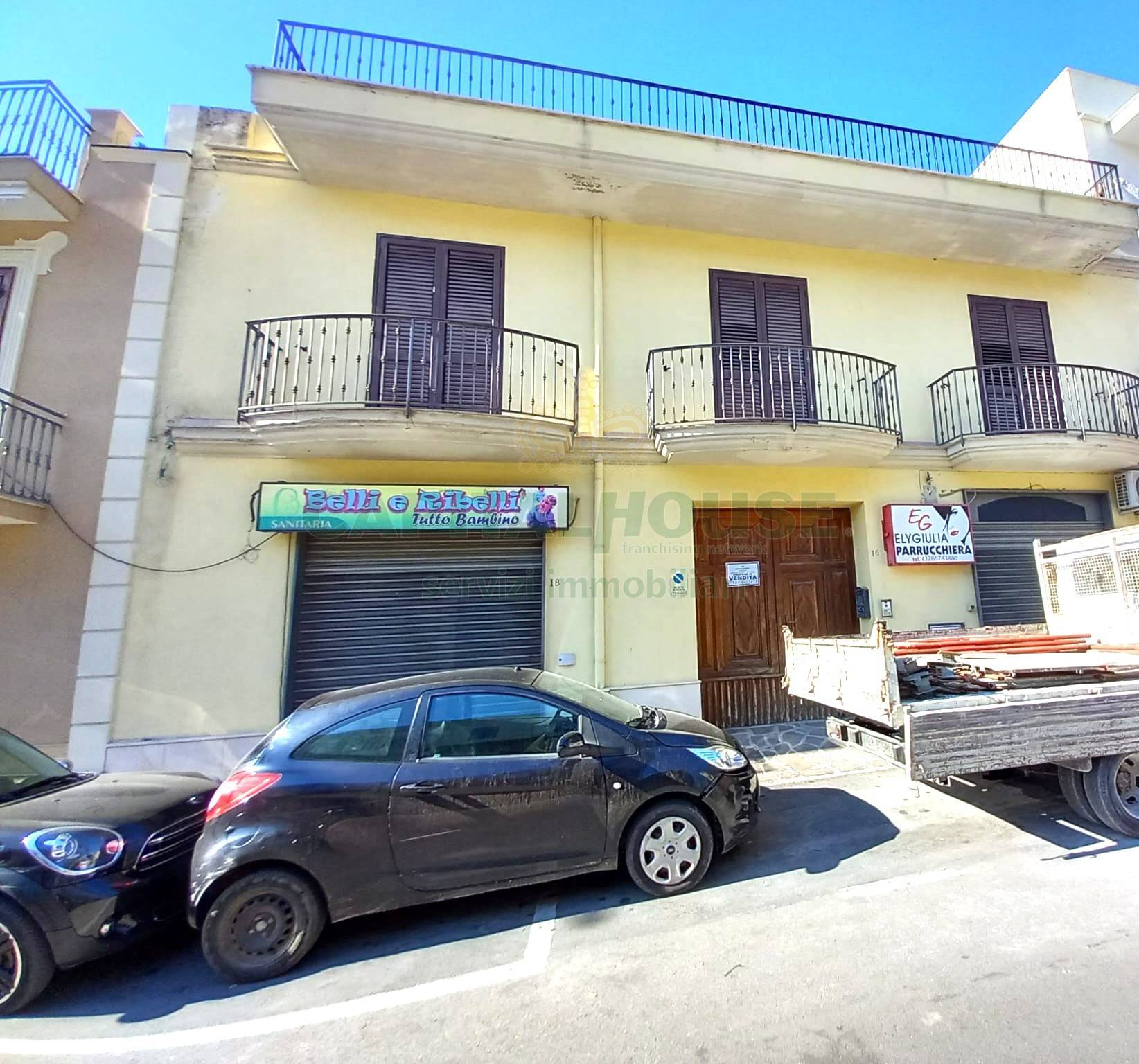 Commerciale in vendita a Avella