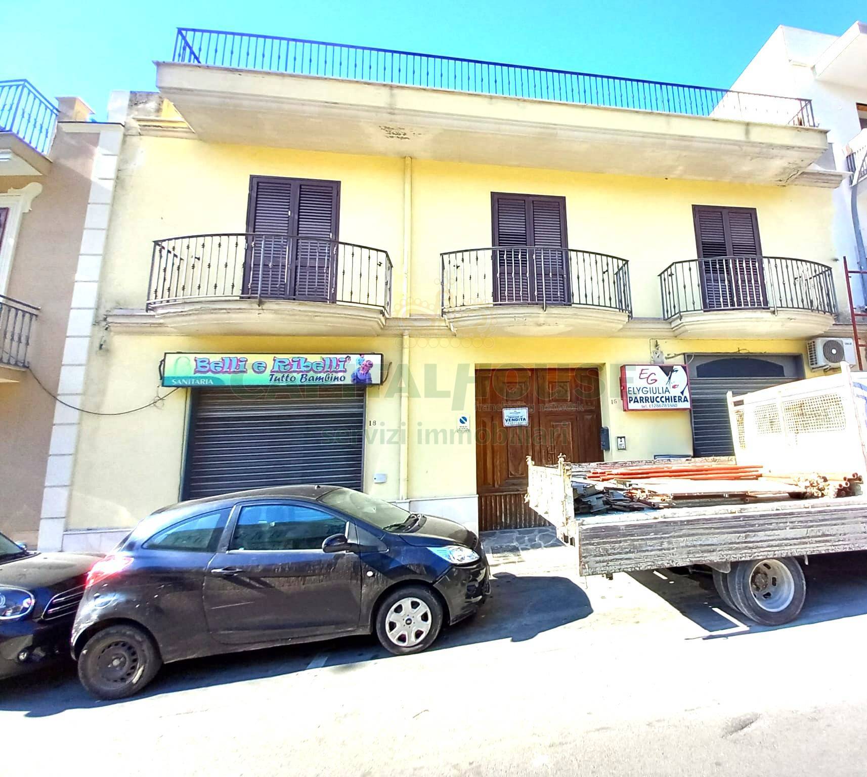 Commerciale in vendita a Avella