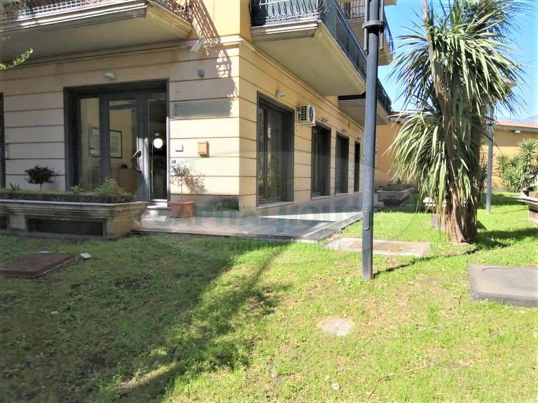 Commerciale in affitto a Sirignano