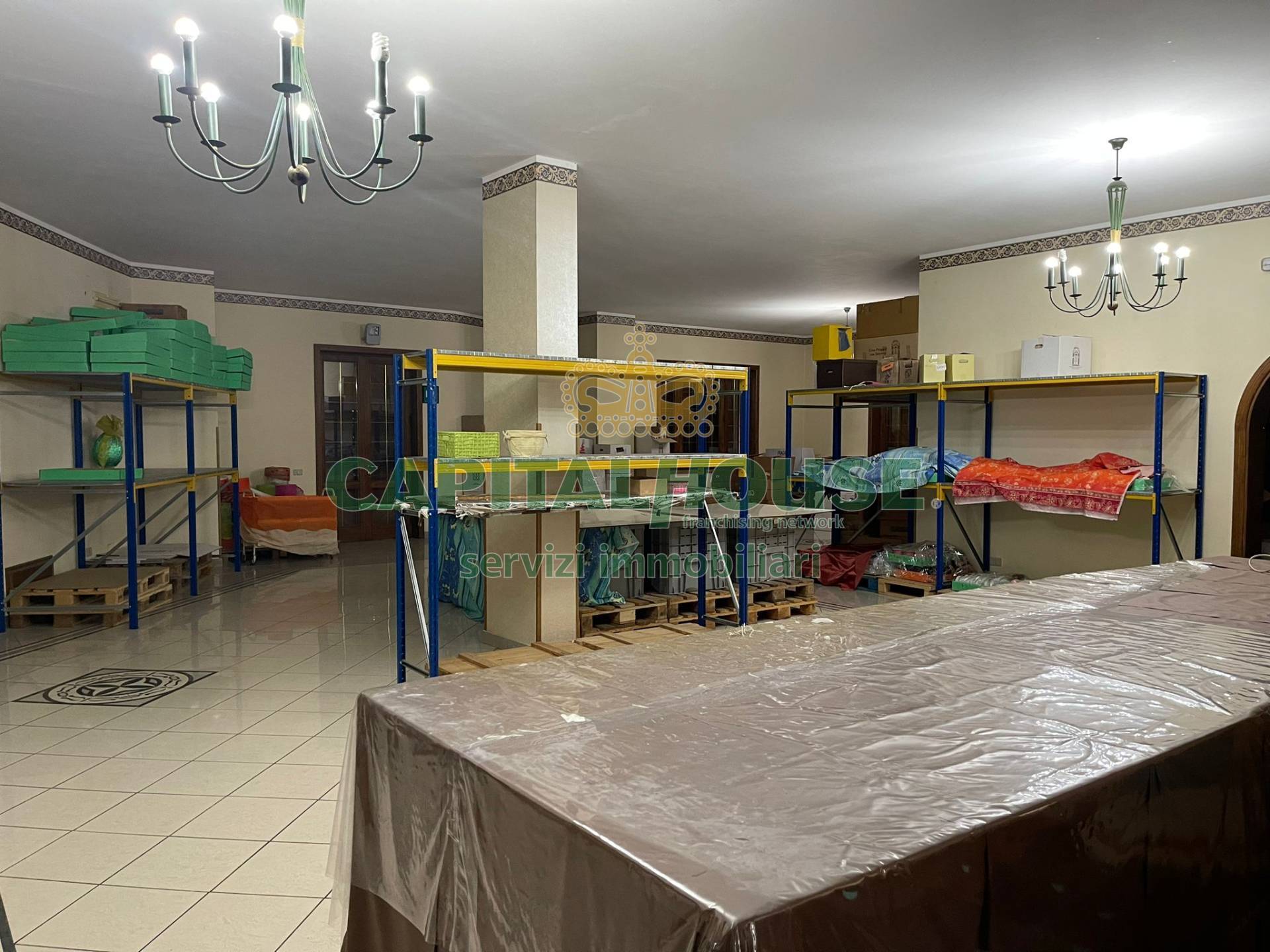 Commerciale in affitto a Avella