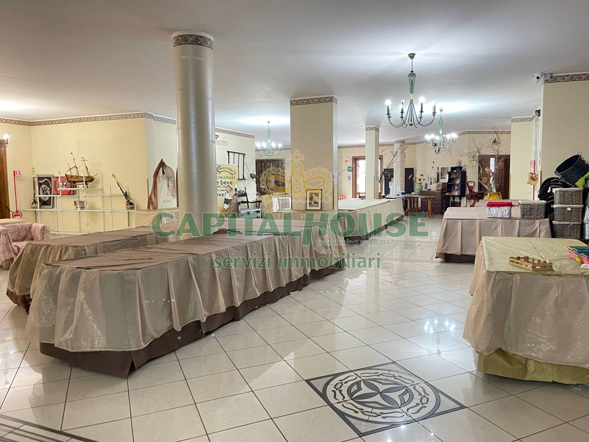Commerciale in affitto a Avella