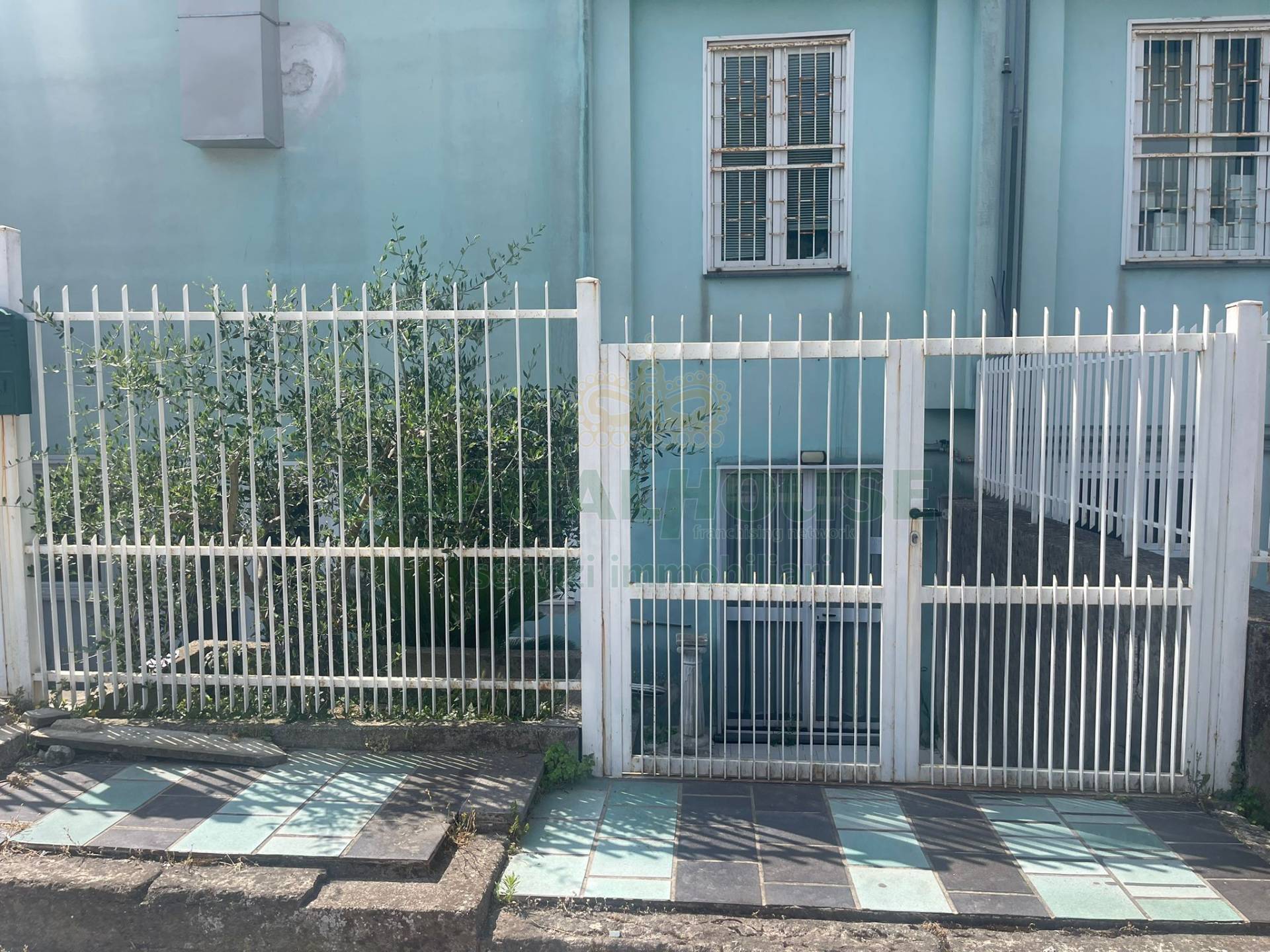 Commerciale in vendita a Sperone