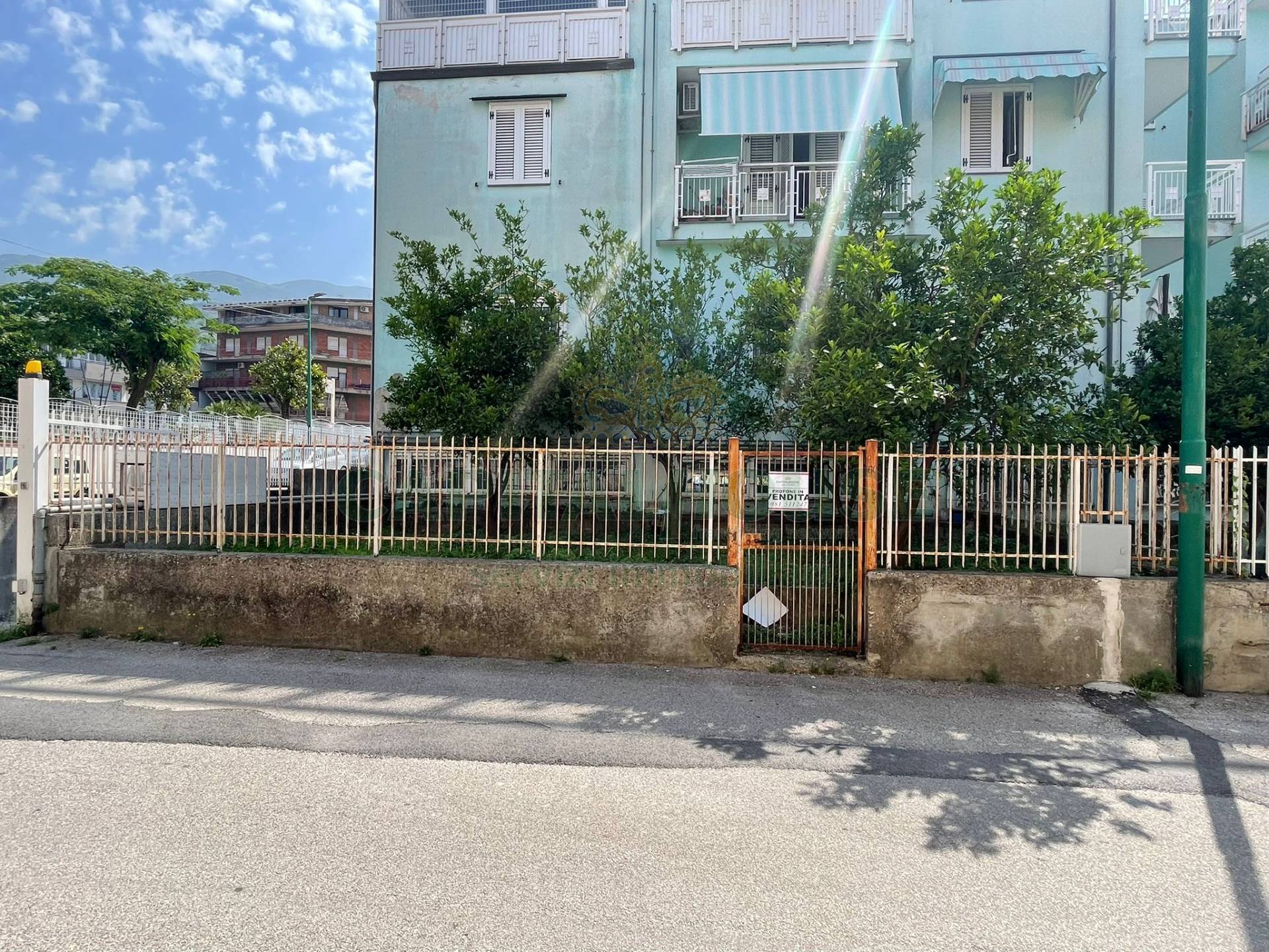 Commerciale in vendita a Sperone