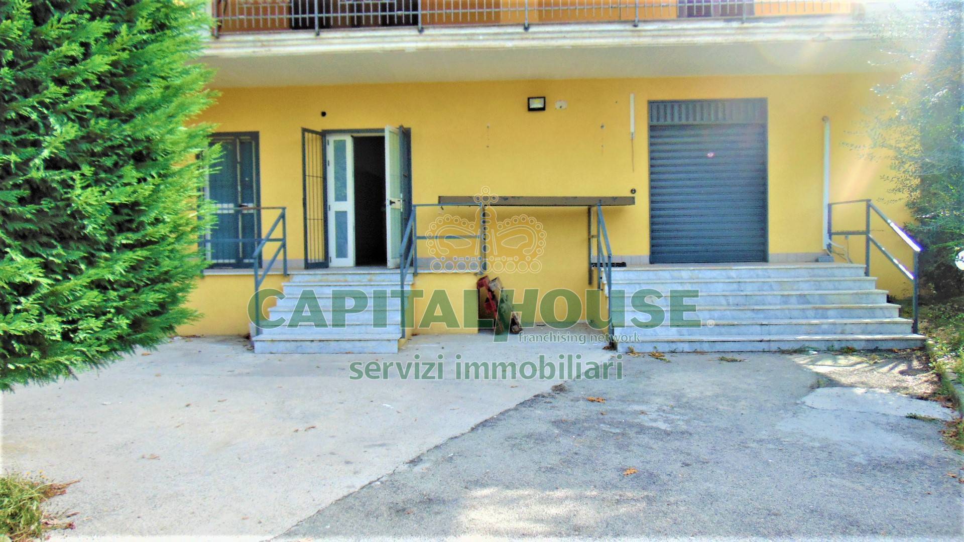 Commerciale in affitto a Sirignano