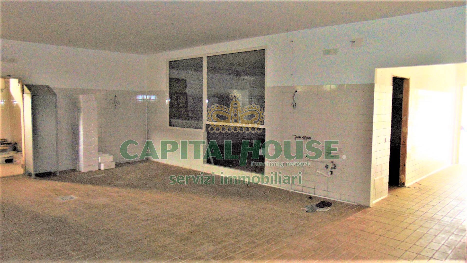Commerciale in affitto a Sirignano