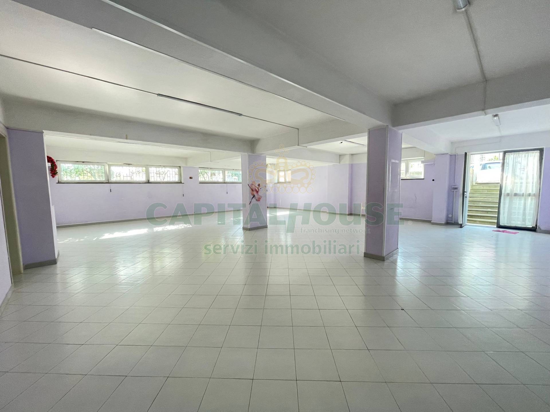 Commerciale in vendita a Sperone