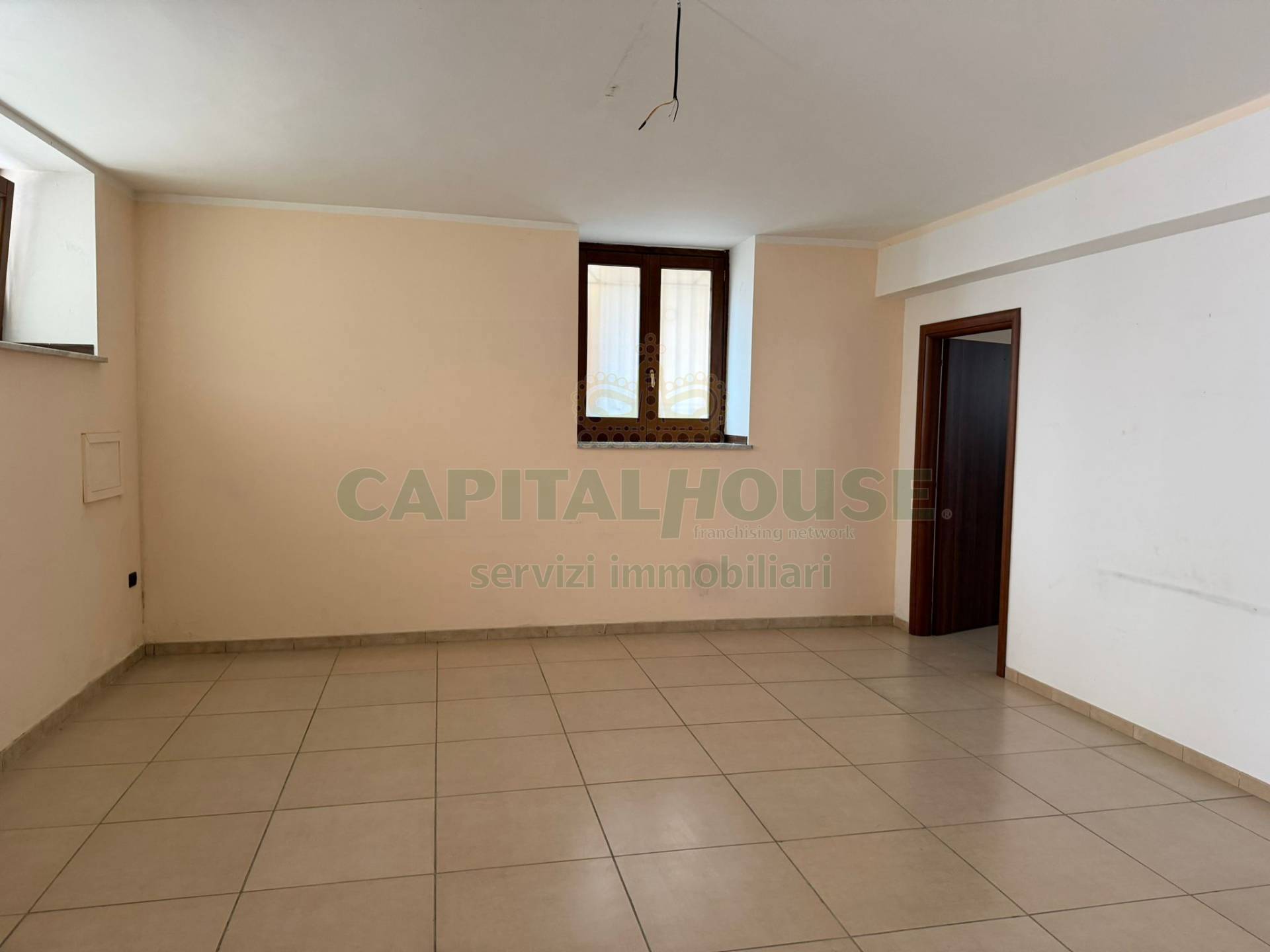 Commerciale in affitto a Sperone