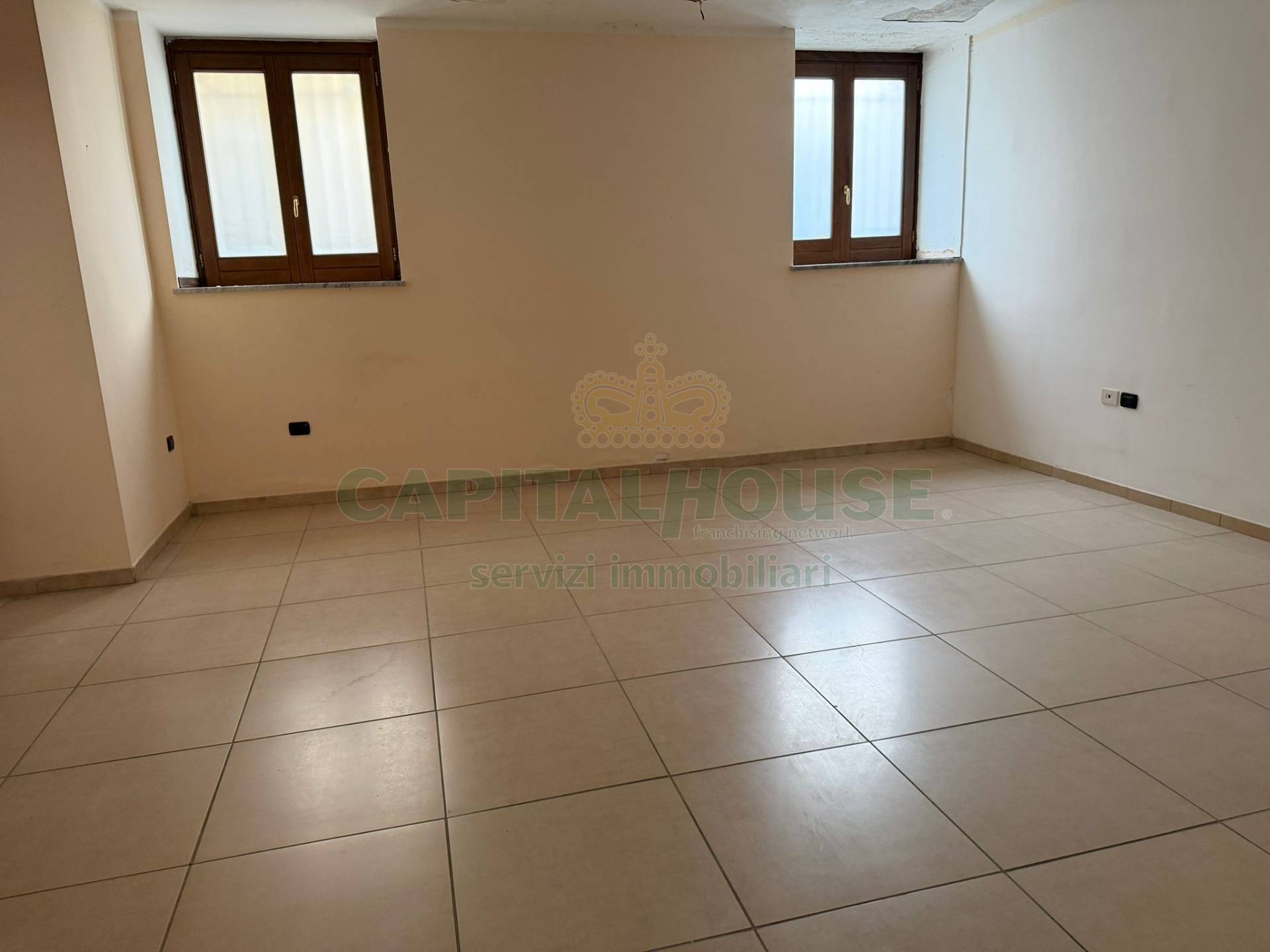 Commerciale in affitto a Sperone