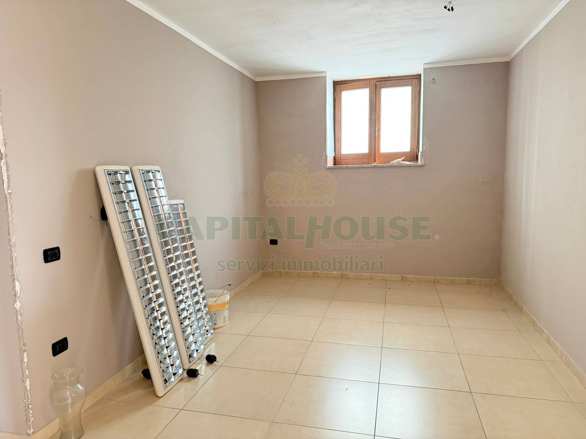 Commerciale in affitto a Sperone