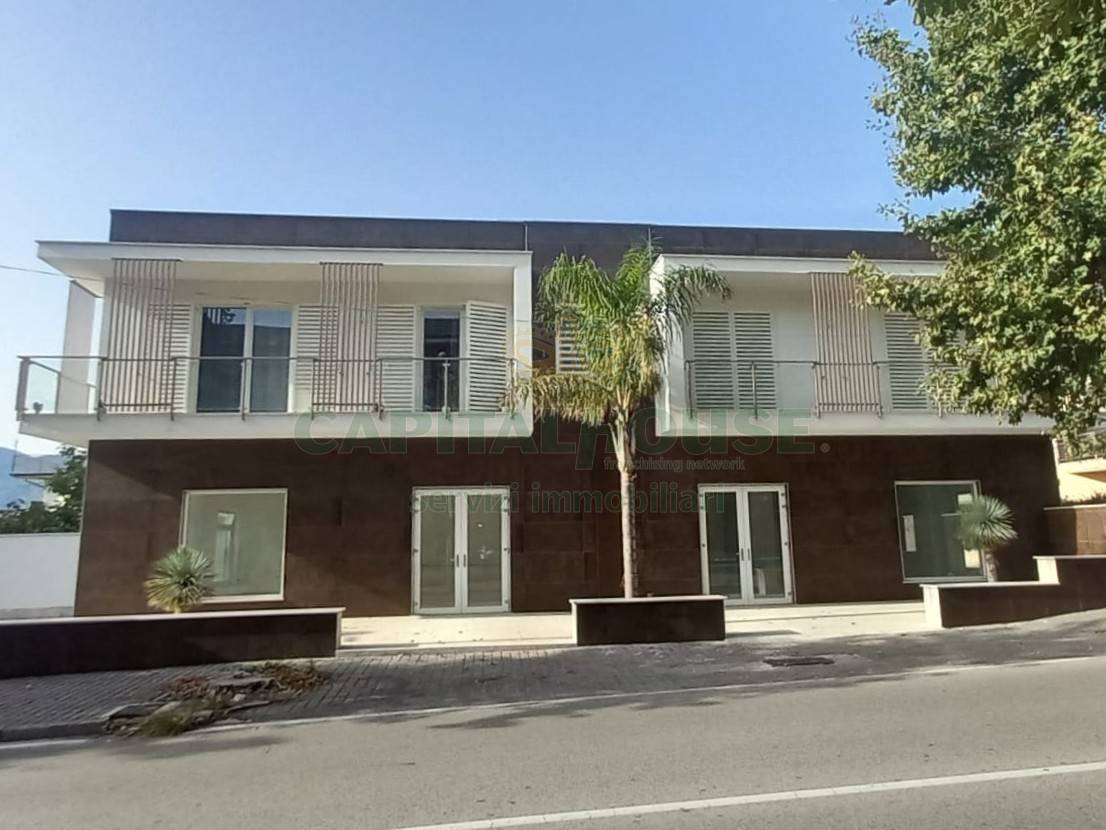 Commerciale in affitto a Baiano