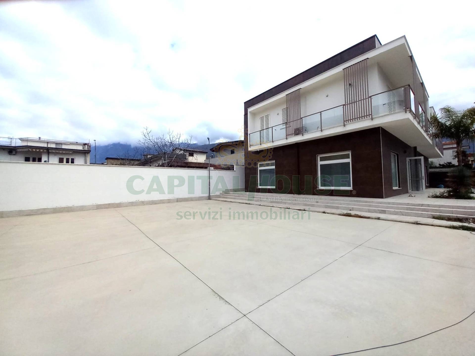 Commerciale in affitto a Baiano