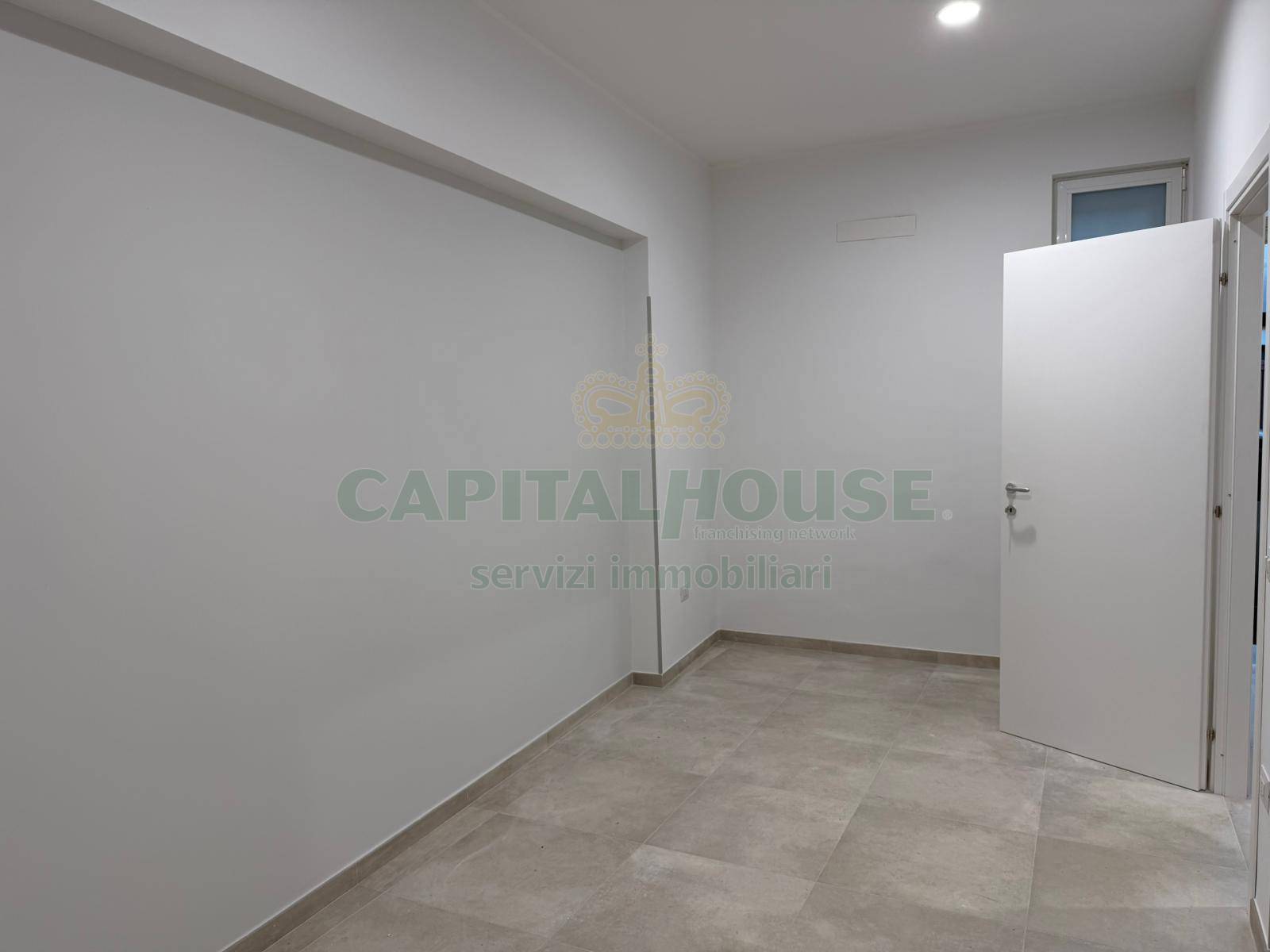 Commerciale in affitto a Sperone