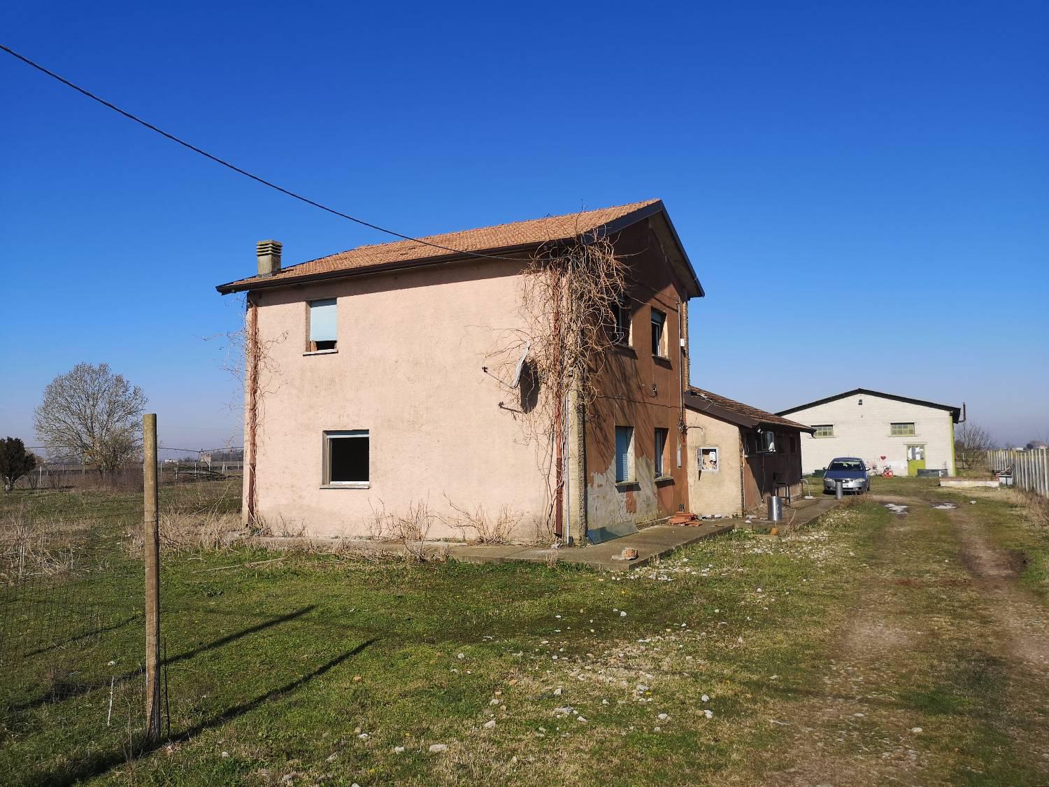 Rustico con giardino a Fiscaglia