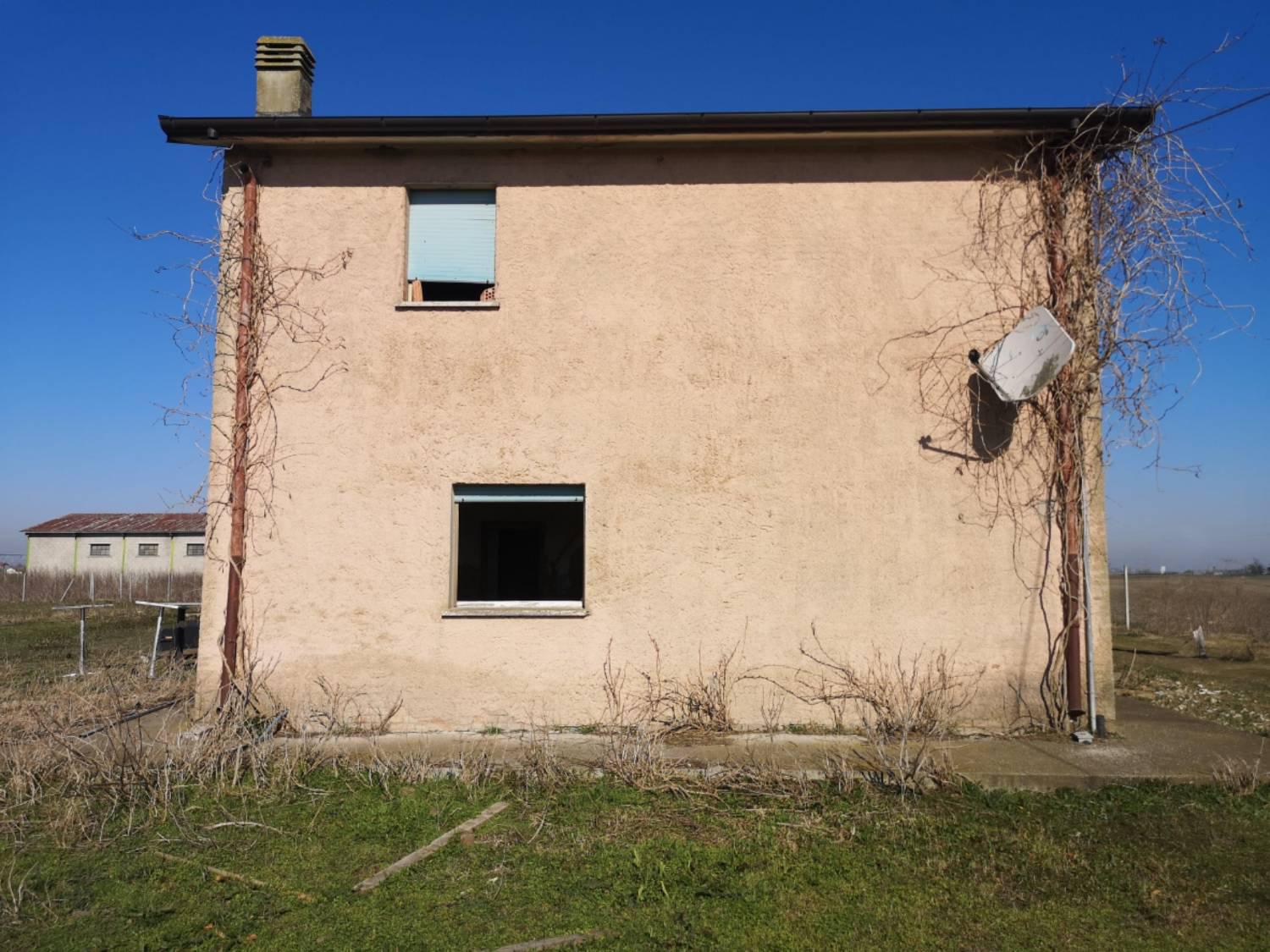 Rustico con giardino a Fiscaglia