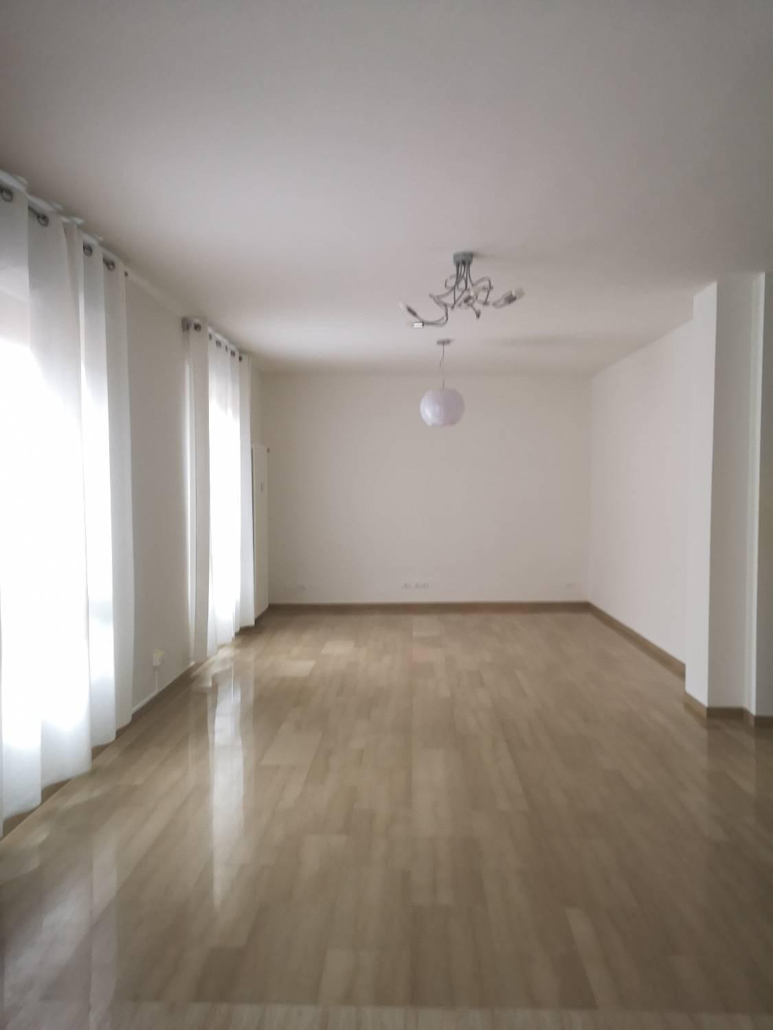 Trilocale arredato in affitto a Ferrara