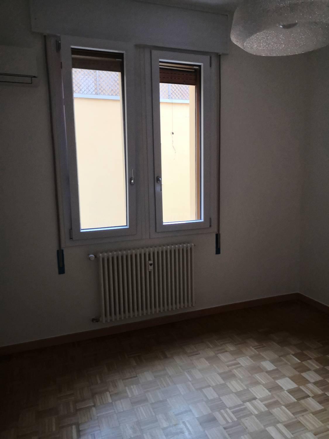 Trilocale arredato in affitto a Ferrara