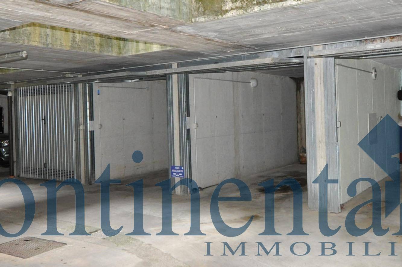 Box o garage in vendita a Lenna