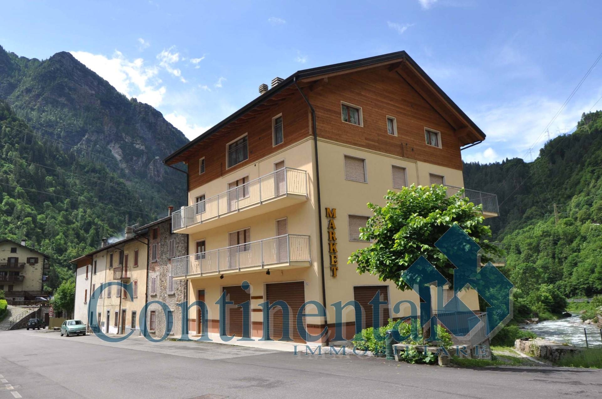 Locale commerciale in vendita a Isola di Fondra, Trabuchello