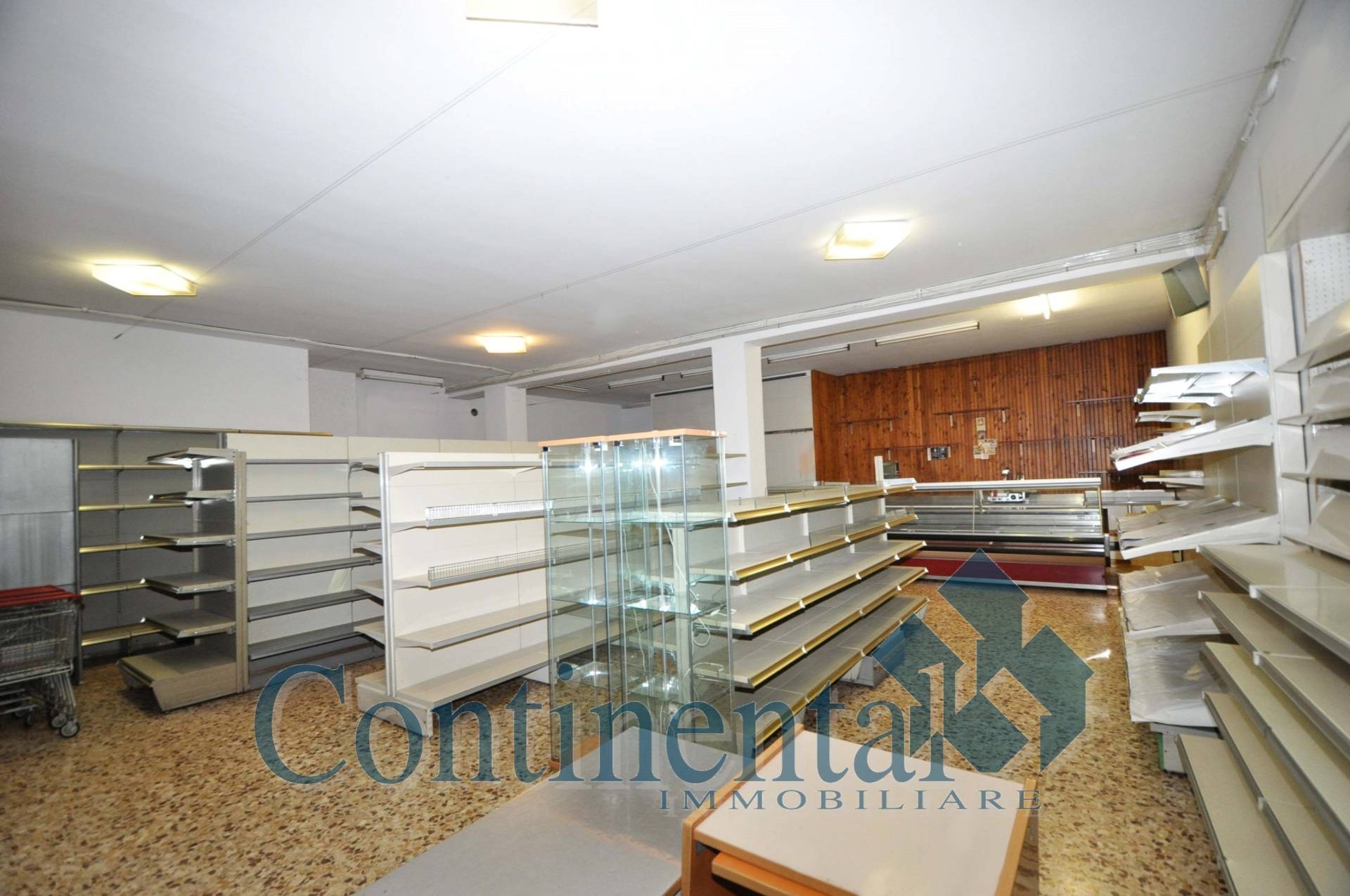 Locale commerciale in vendita a Isola di Fondra, Trabuchello