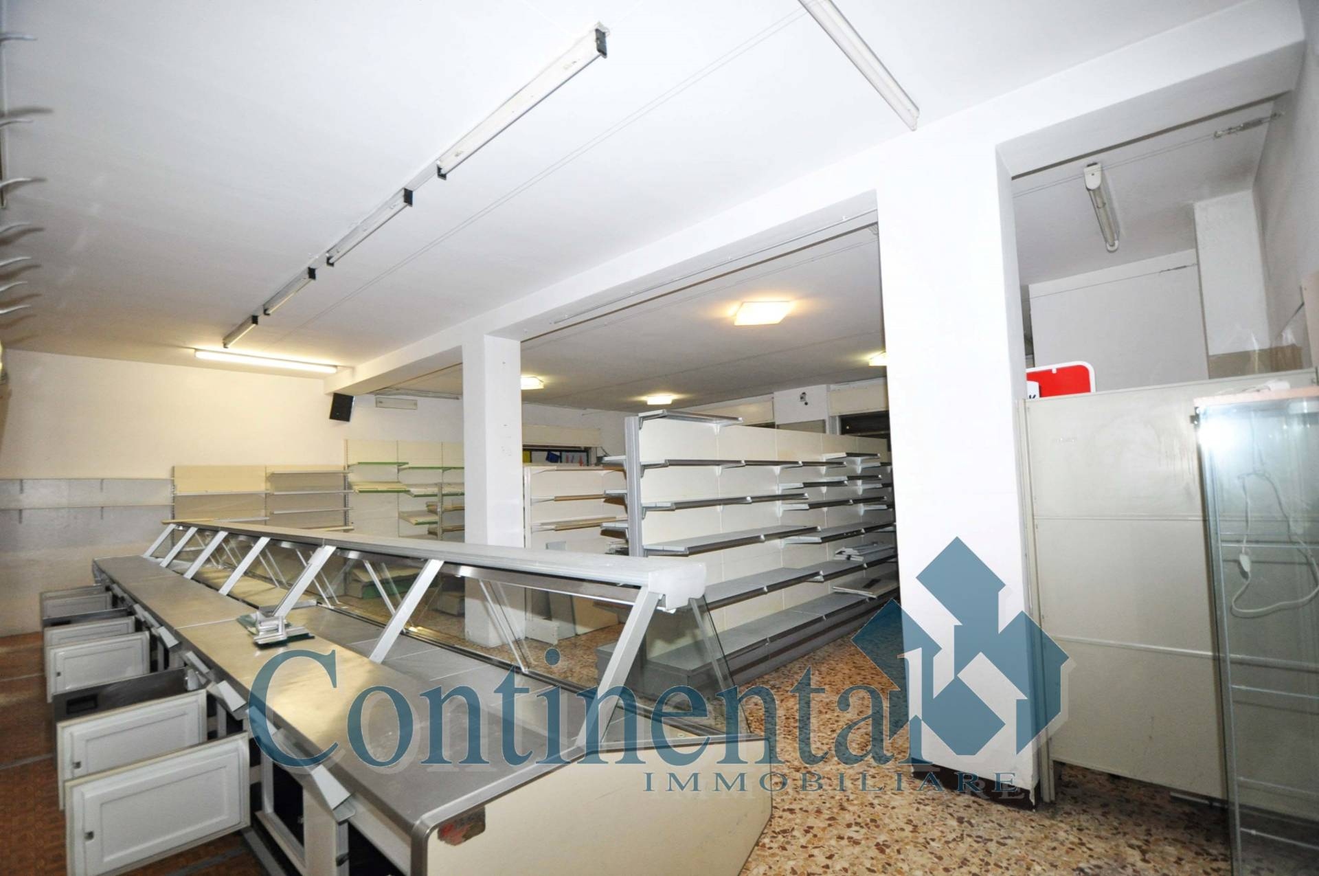 Locale commerciale in vendita a Isola di Fondra, Trabuchello