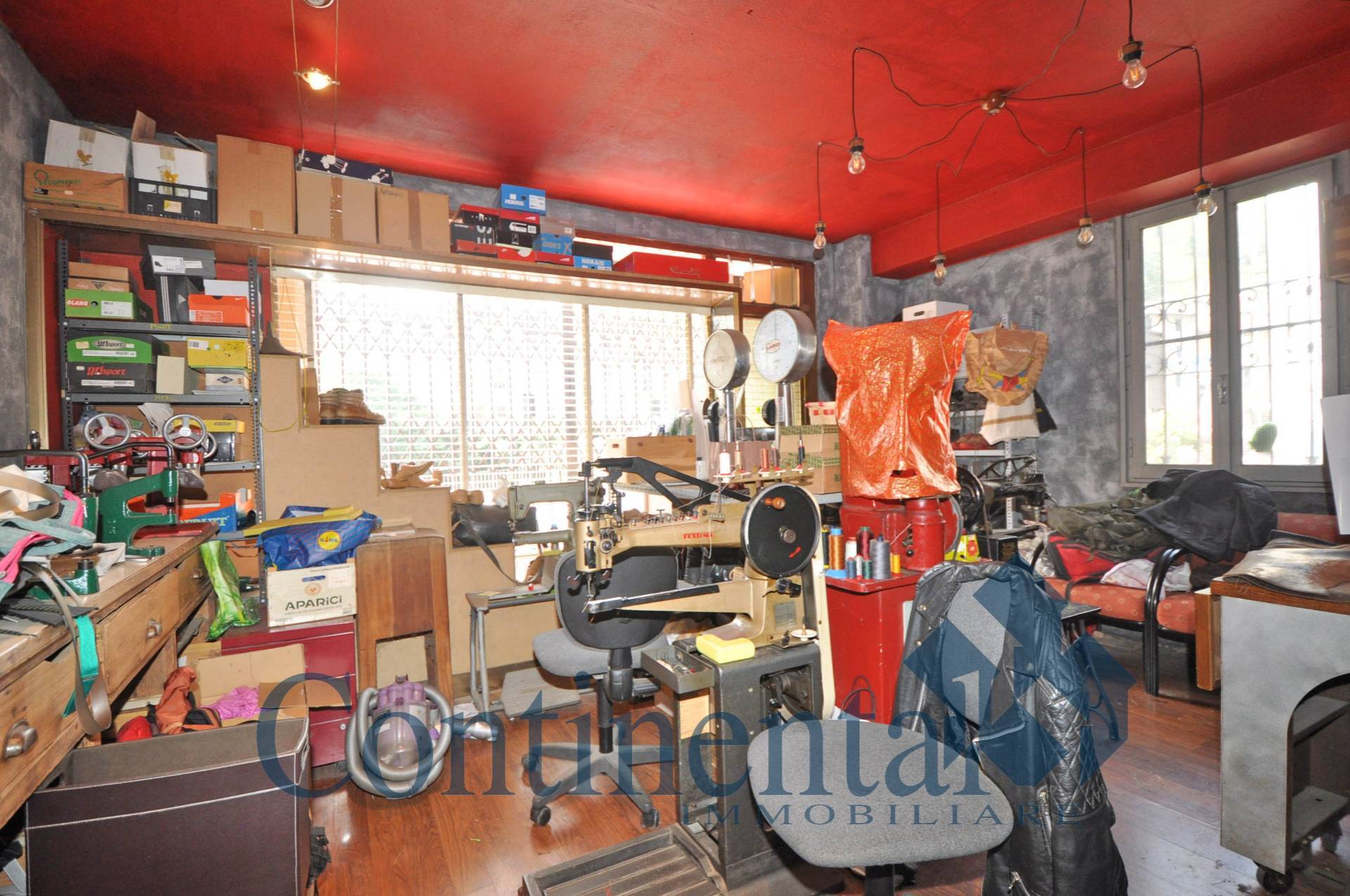 Locale commerciale in vendita a Olmo al Brembo